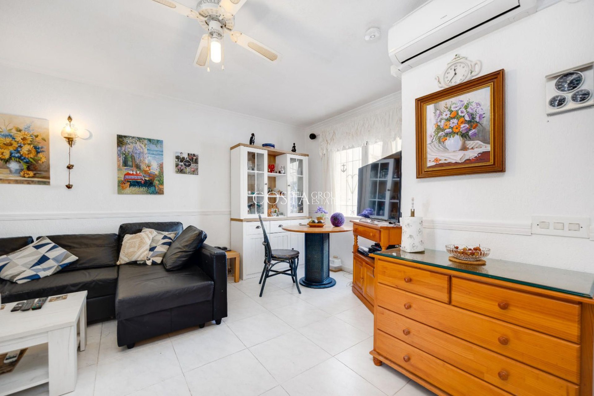 Resale - House -
Torrevieja