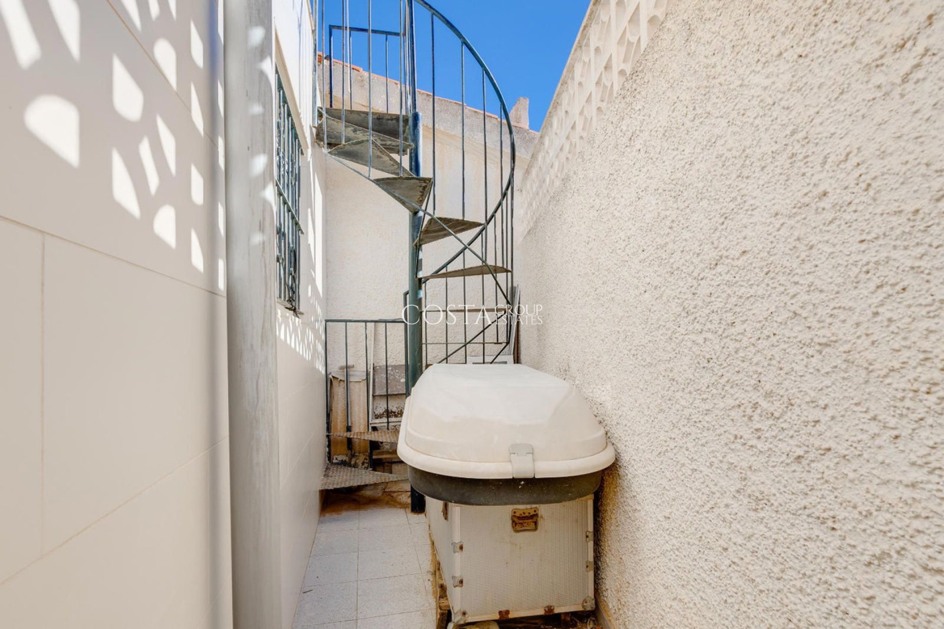 Resale - House -
Torrevieja