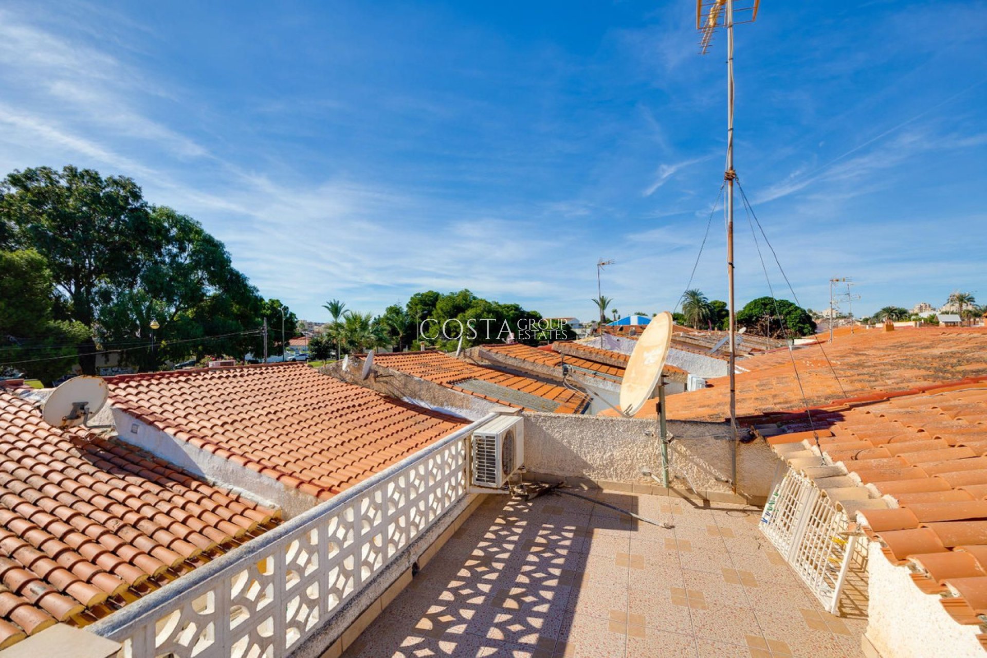 Resale - House -
Torrevieja