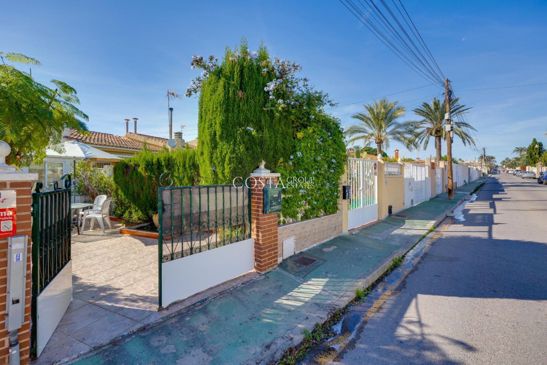 Resale - House -
Torrevieja