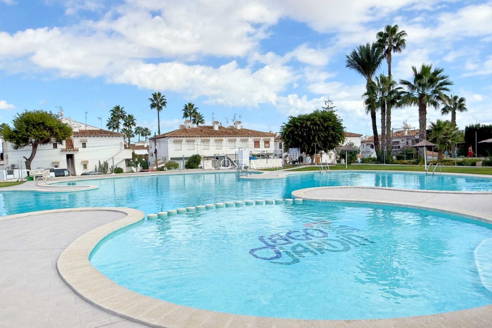 Resale - House -
Torrevieja