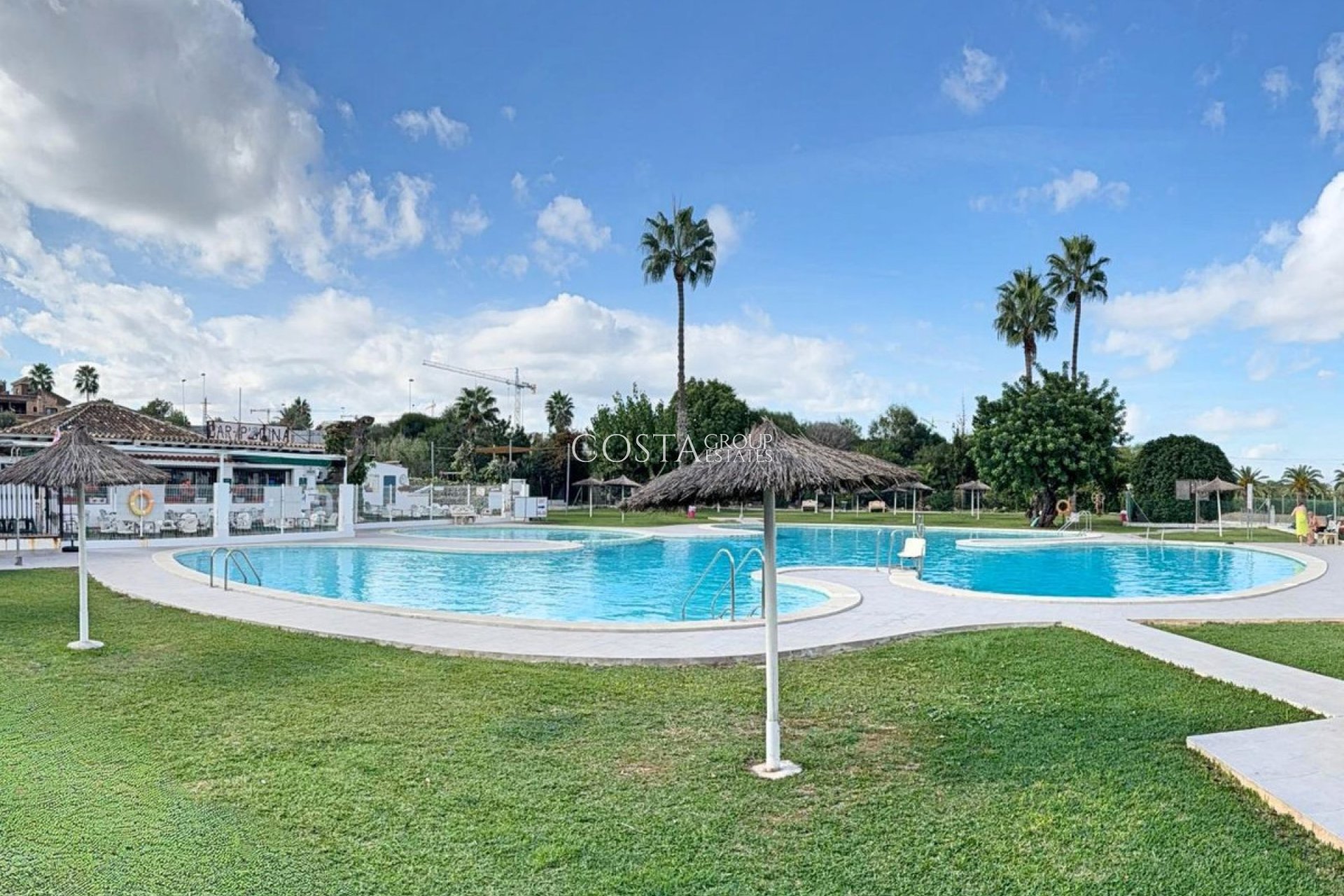 Resale - House -
Torrevieja