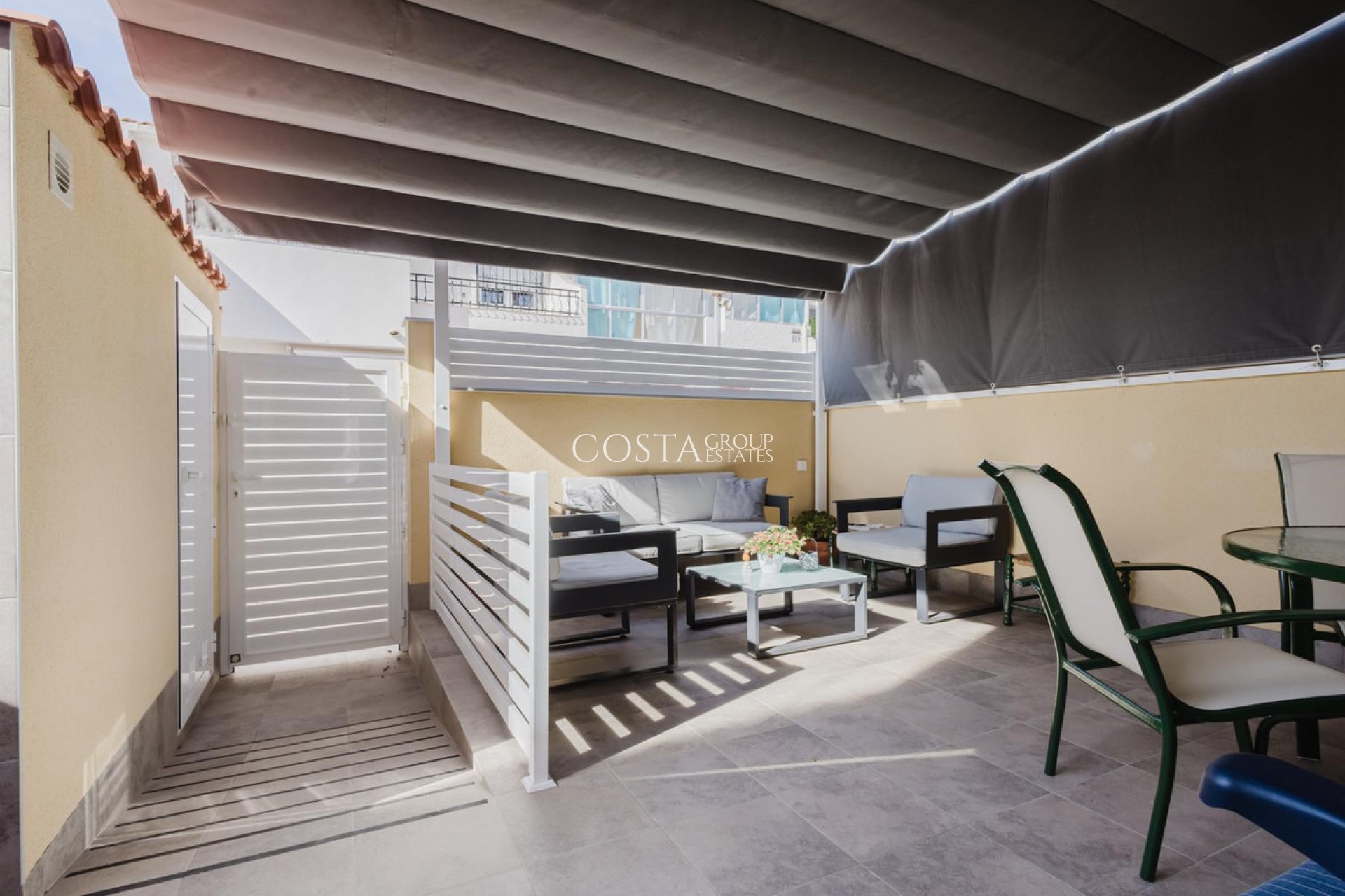 Resale - House -
Torrevieja