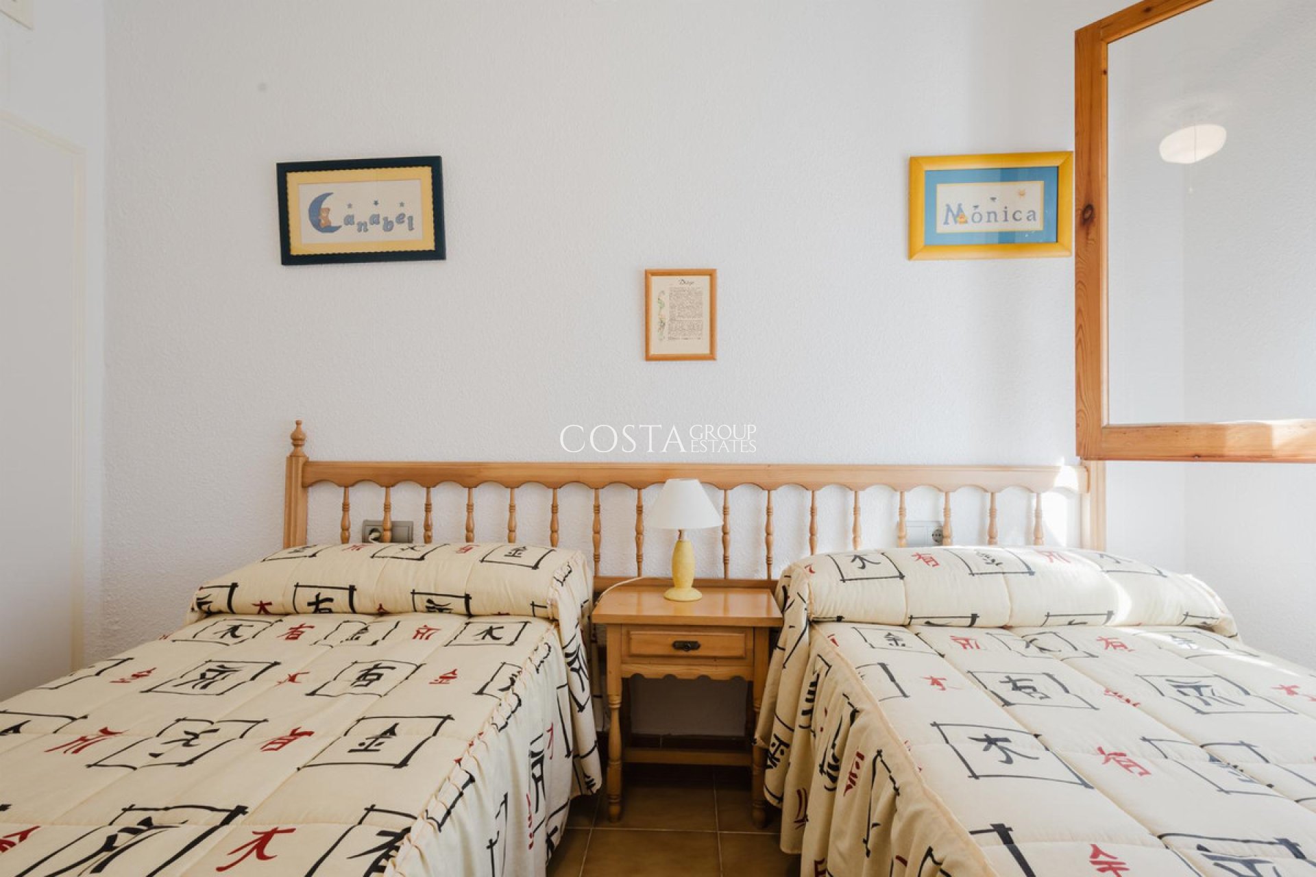 Resale - House -
Torrevieja