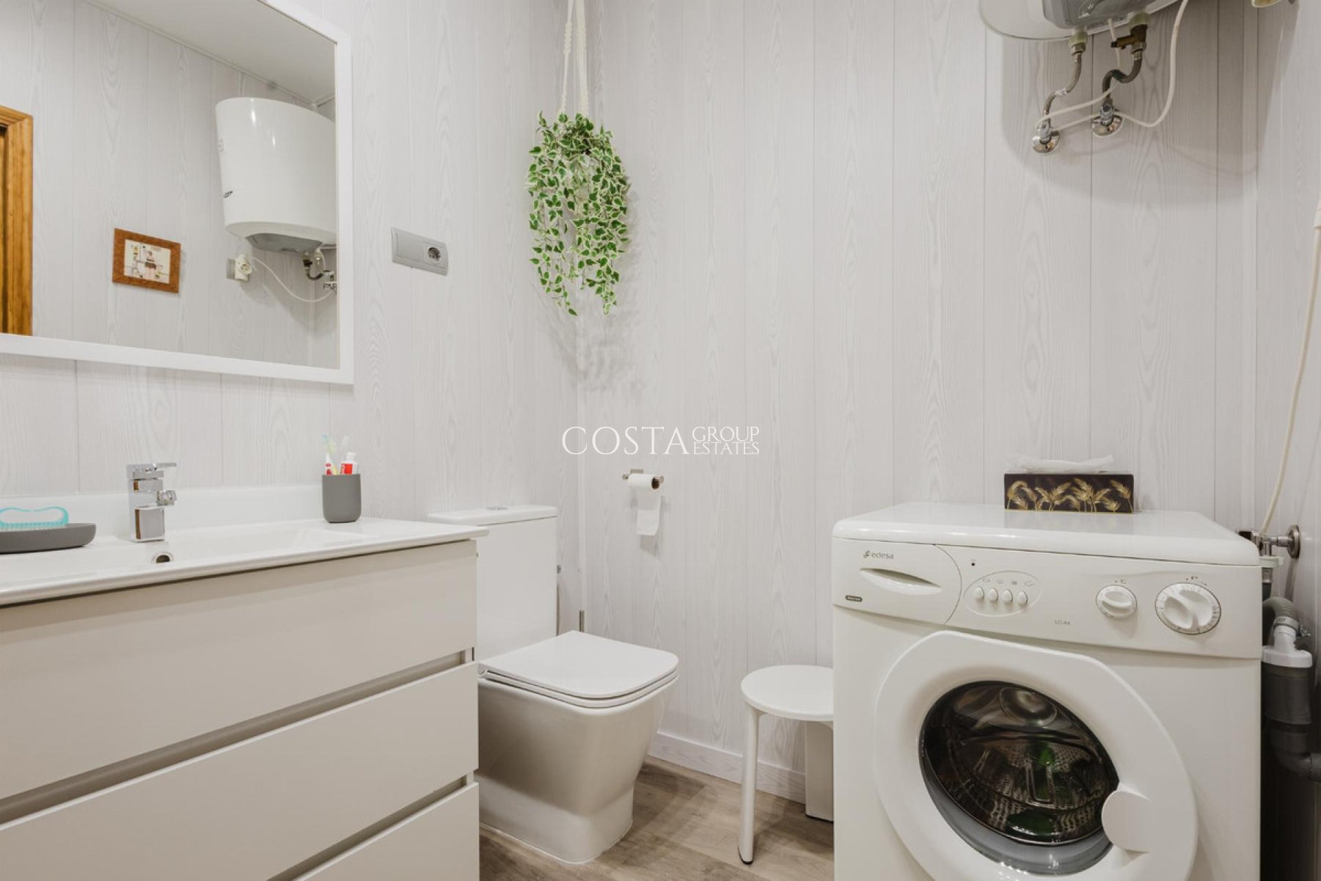 Resale - House -
Torrevieja