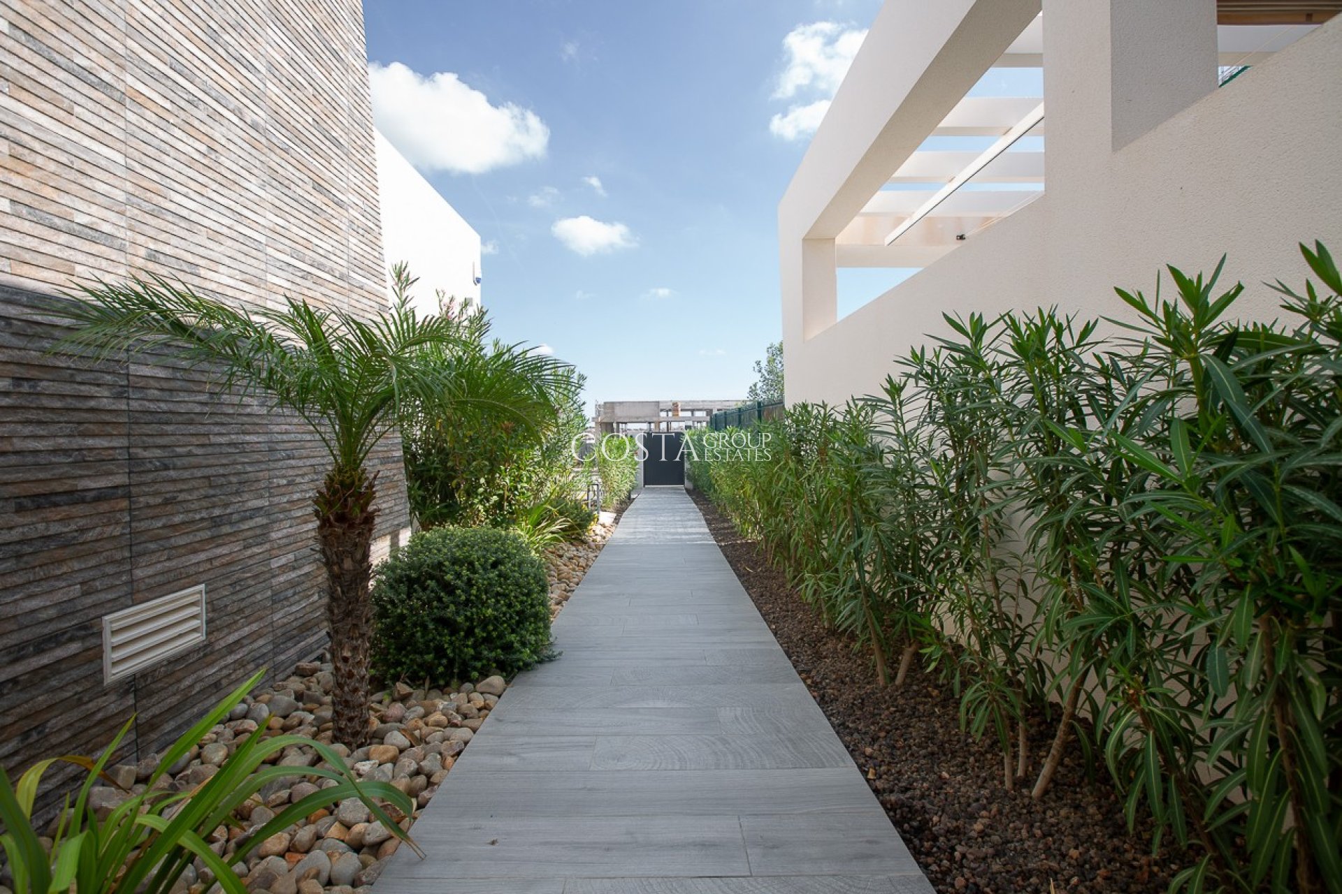 Resale - Villa -
Algorfa - La finca Golf