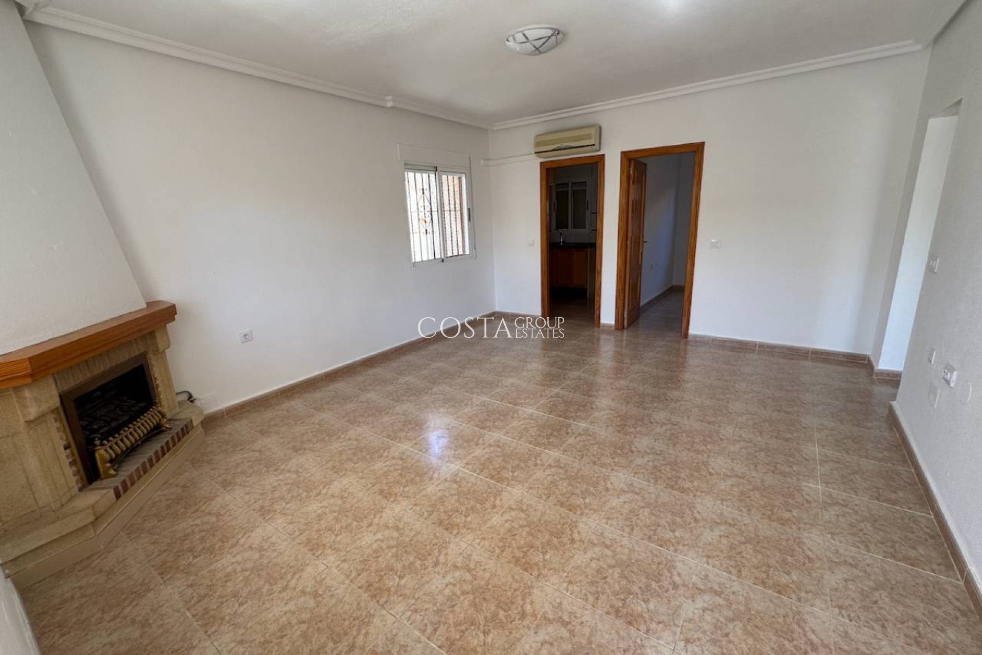 Resale - Villa -
Algorfa - Montemar