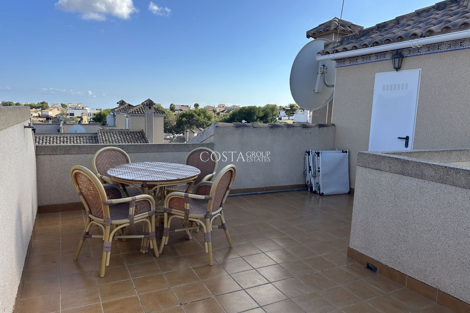 Resale - Villa -
Alicante - Alicante Centro