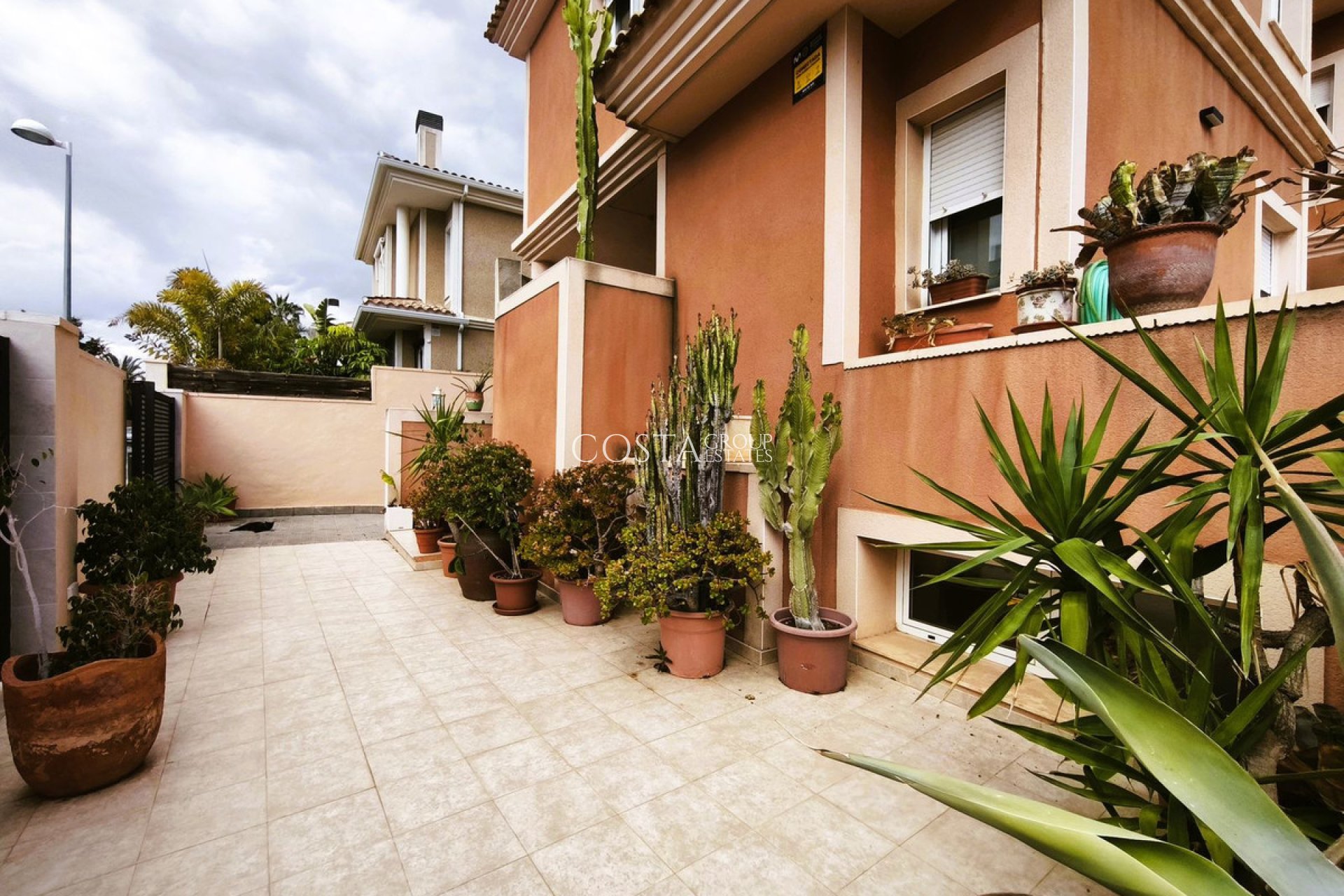 Resale - Villa -
Alicante - Alicante Centro