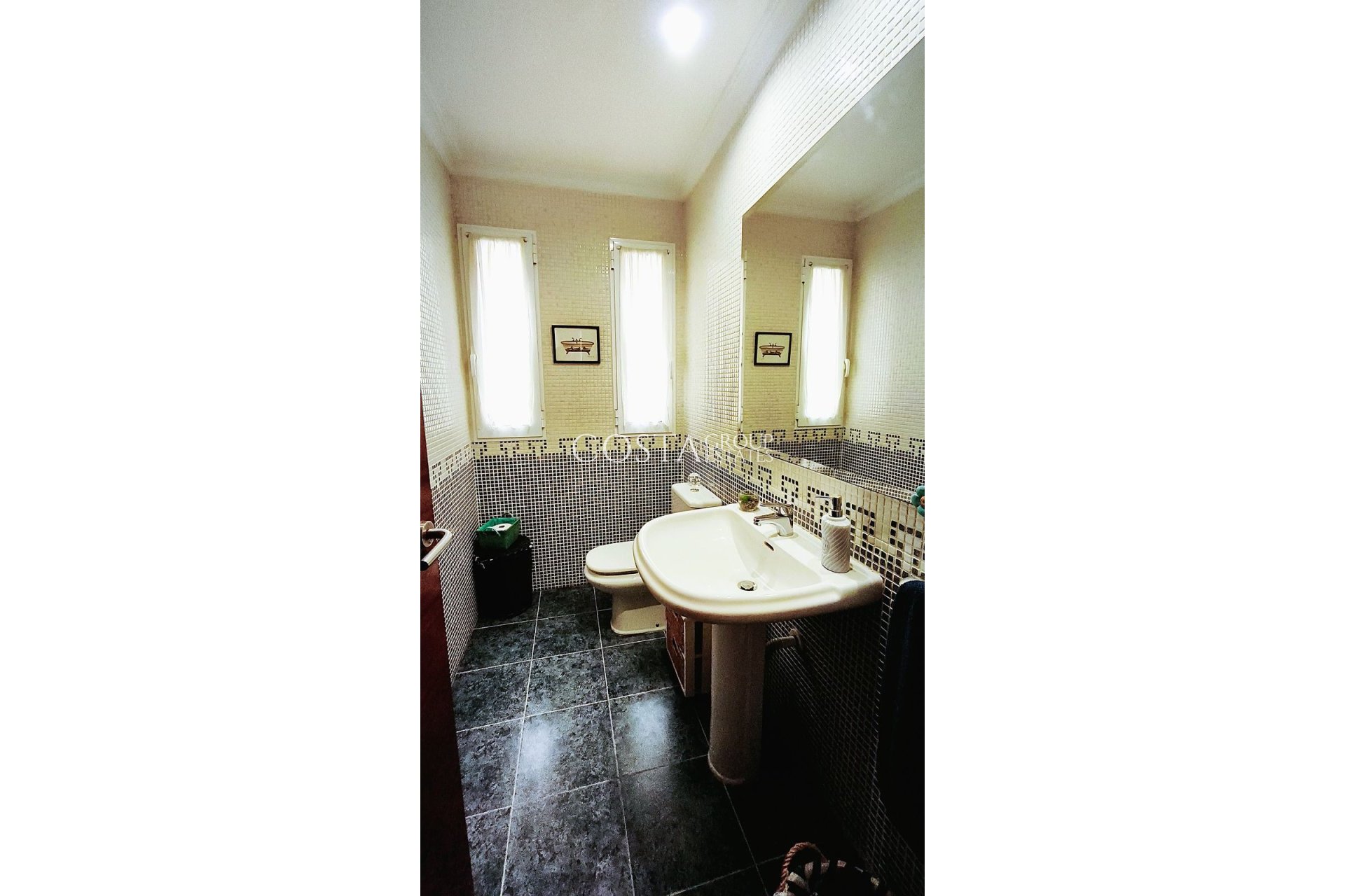 Resale - Villa -
Alicante - Alicante Centro