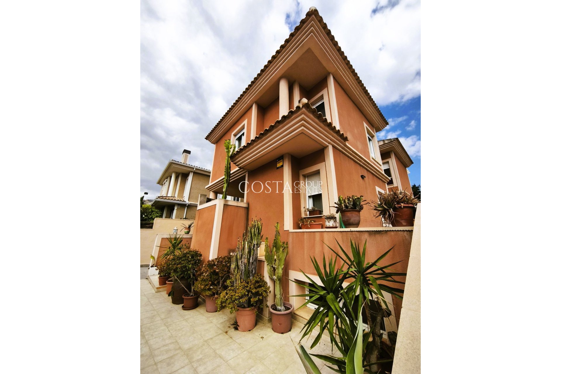 Resale - Villa -
Alicante - Alicante Centro