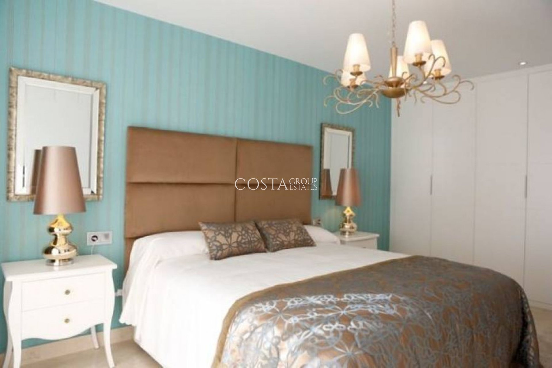 Resale - Villa -
Alicante - Alicante Centro