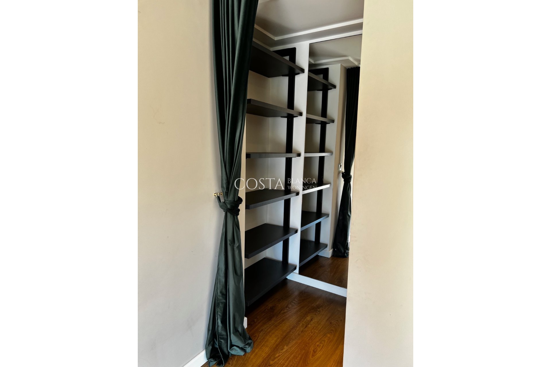 Resale - Villa -
Almoradí