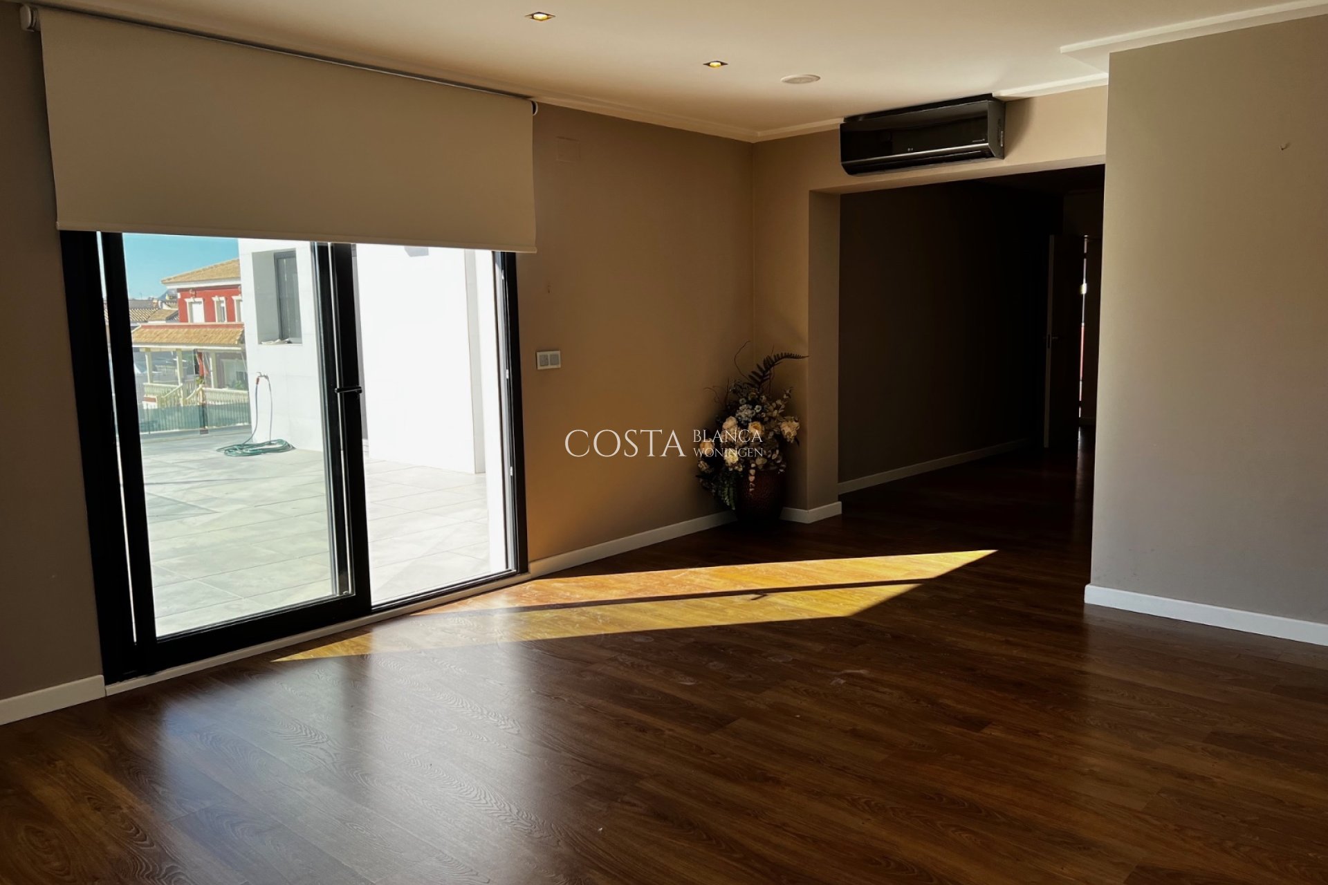 Resale - Villa -
Almoradí