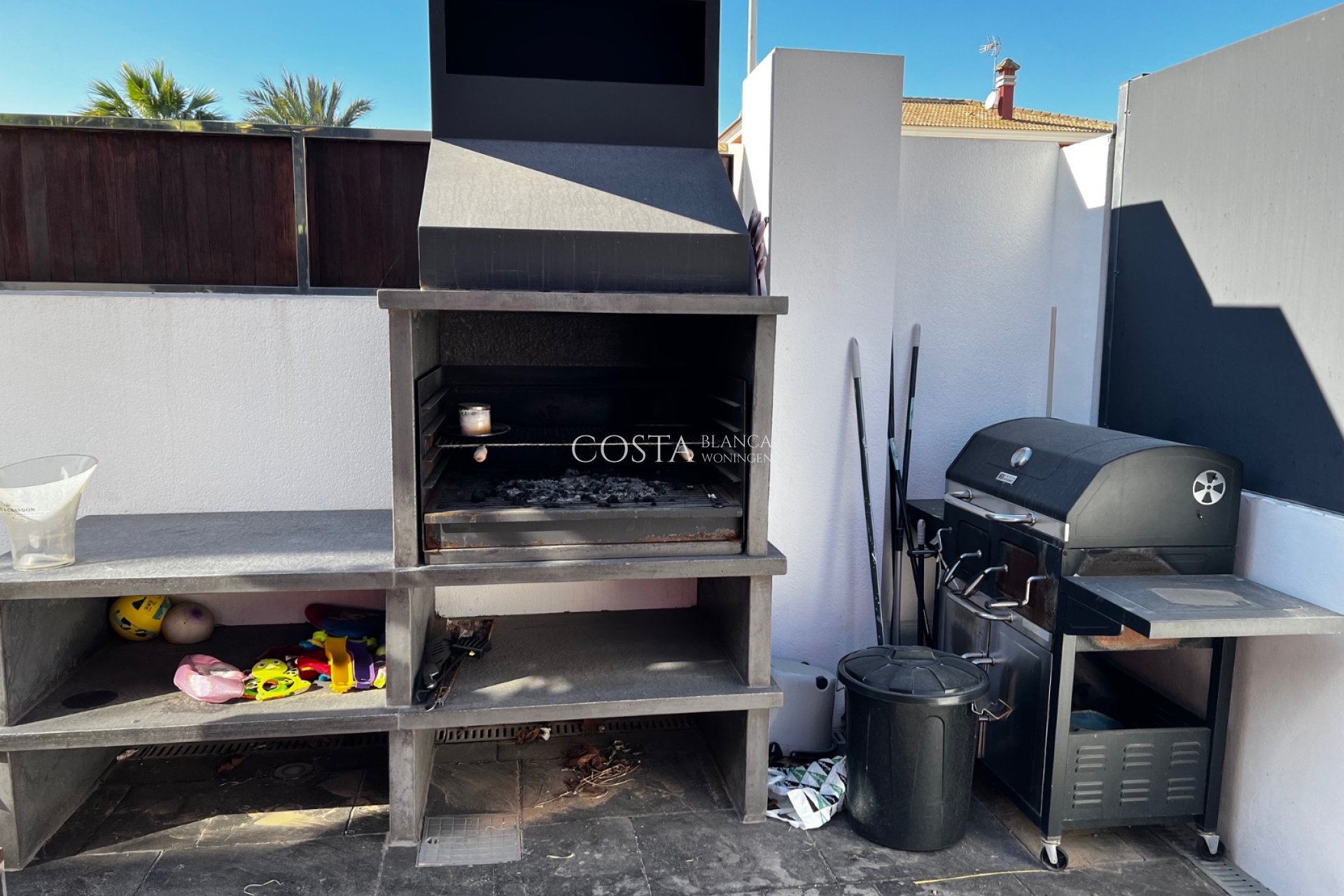 Resale - Villa -
Almoradí
