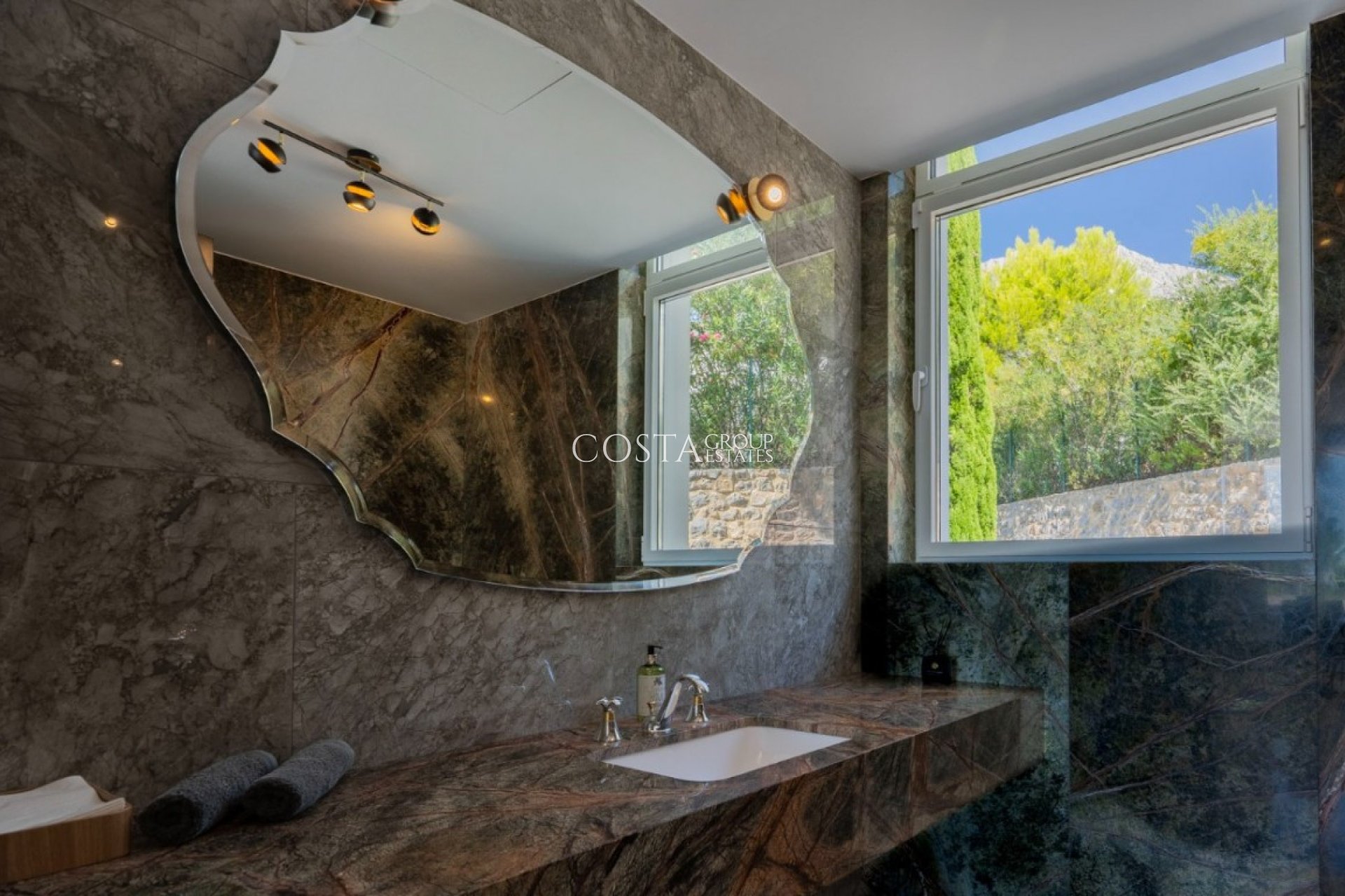 Resale - Villa -
Altea - Altea Centro