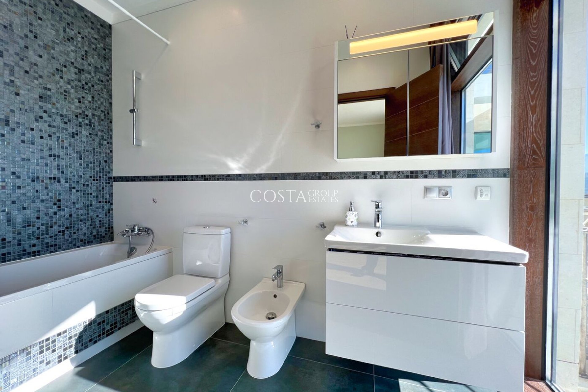 Resale - Villa -
Altea - Altea Hills