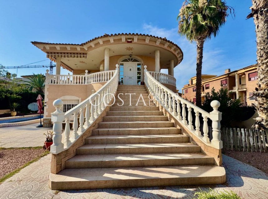 Resale - Villa -
Benferri