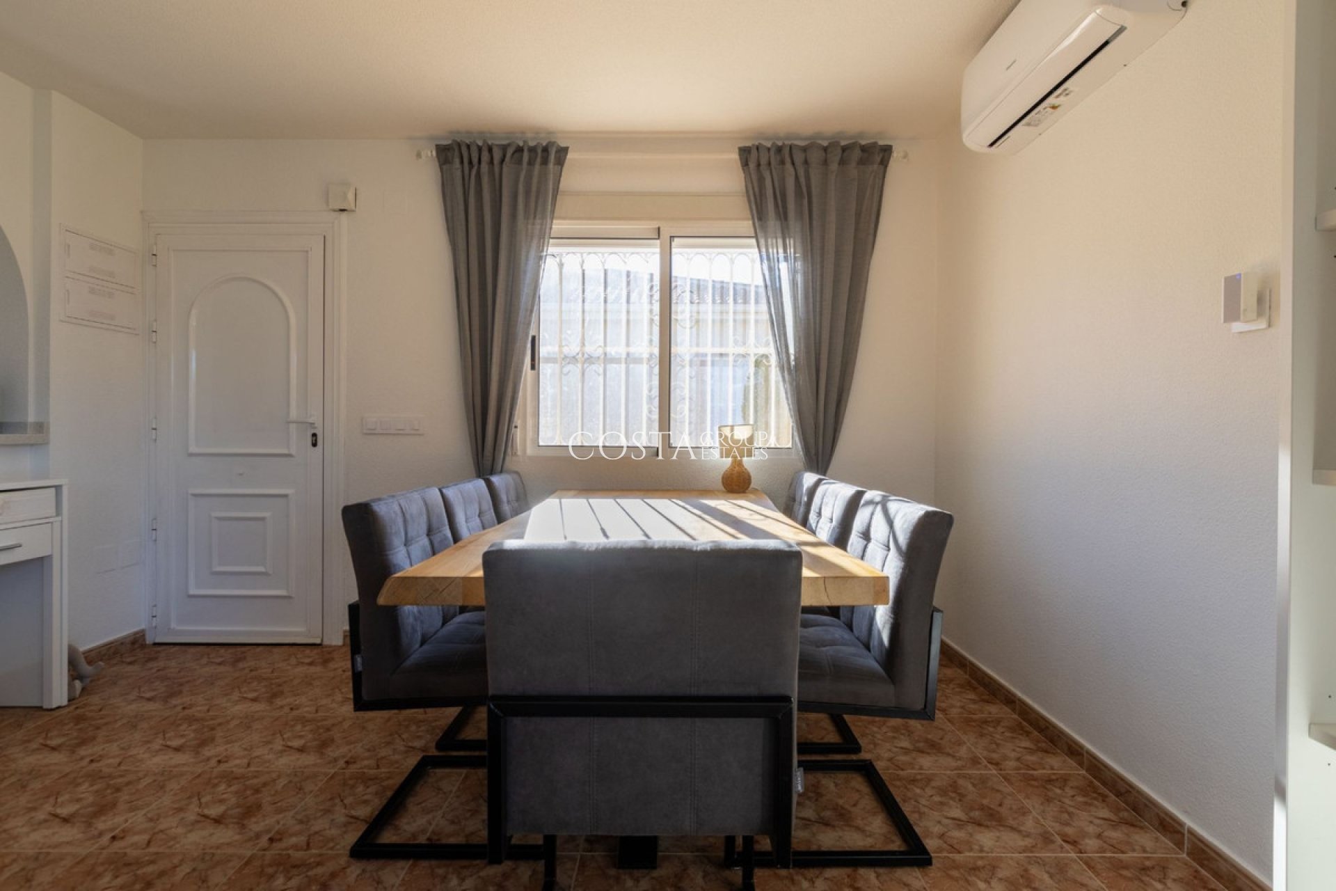 Resale - Villa -
Benijofar