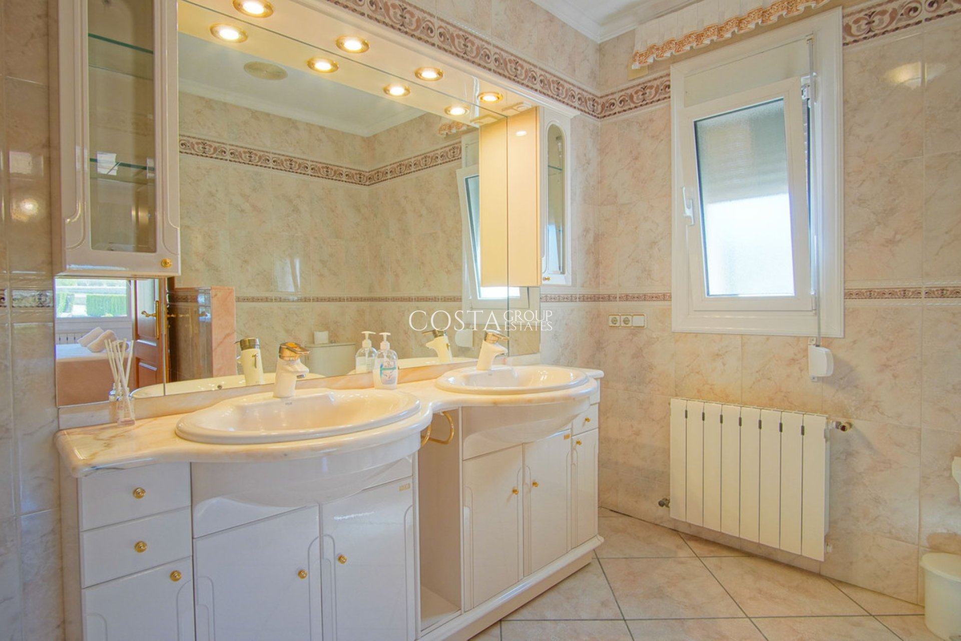 Resale - Villa -
Benissa - Benissa Centro