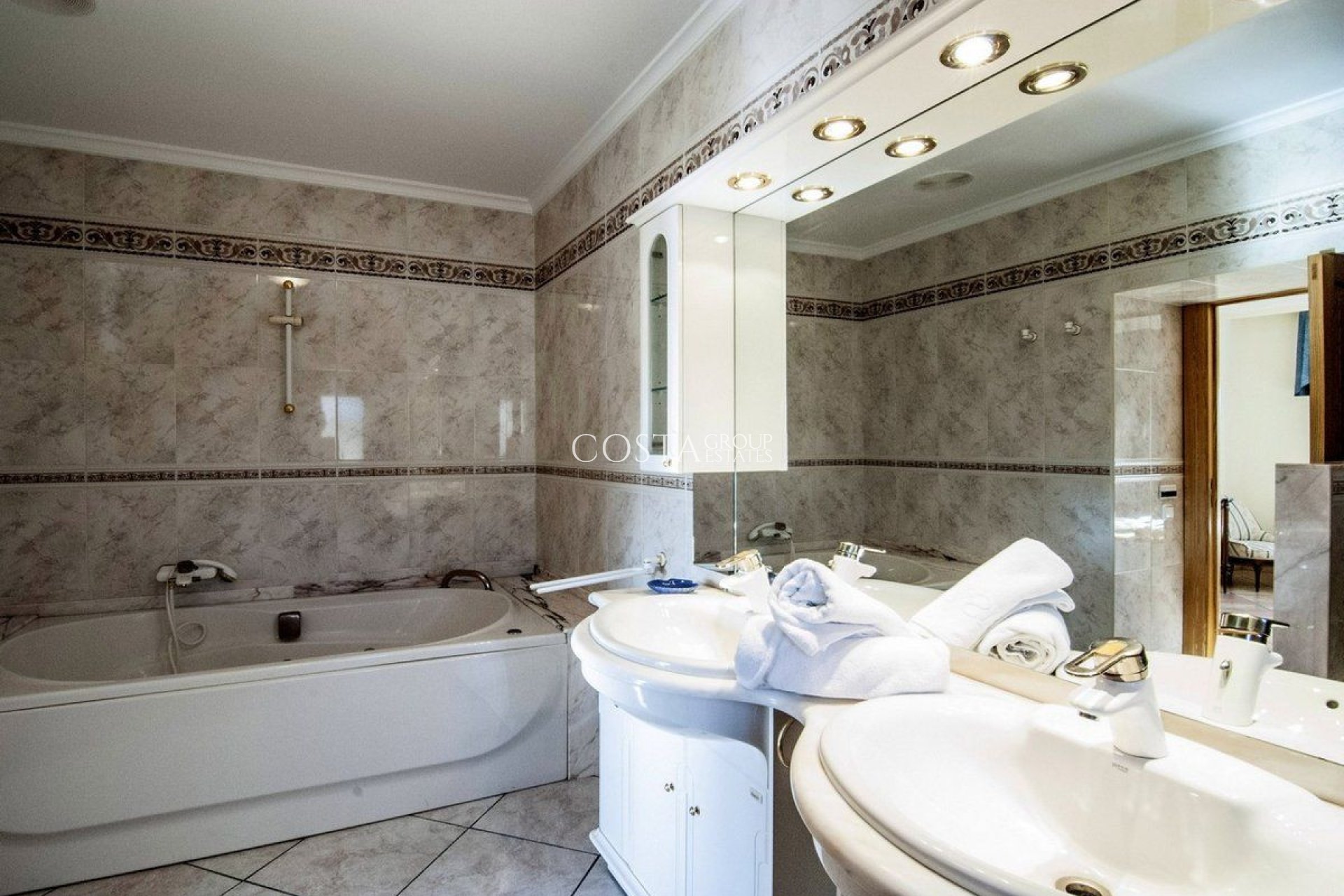 Resale - Villa -
Benissa - Benissa Centro