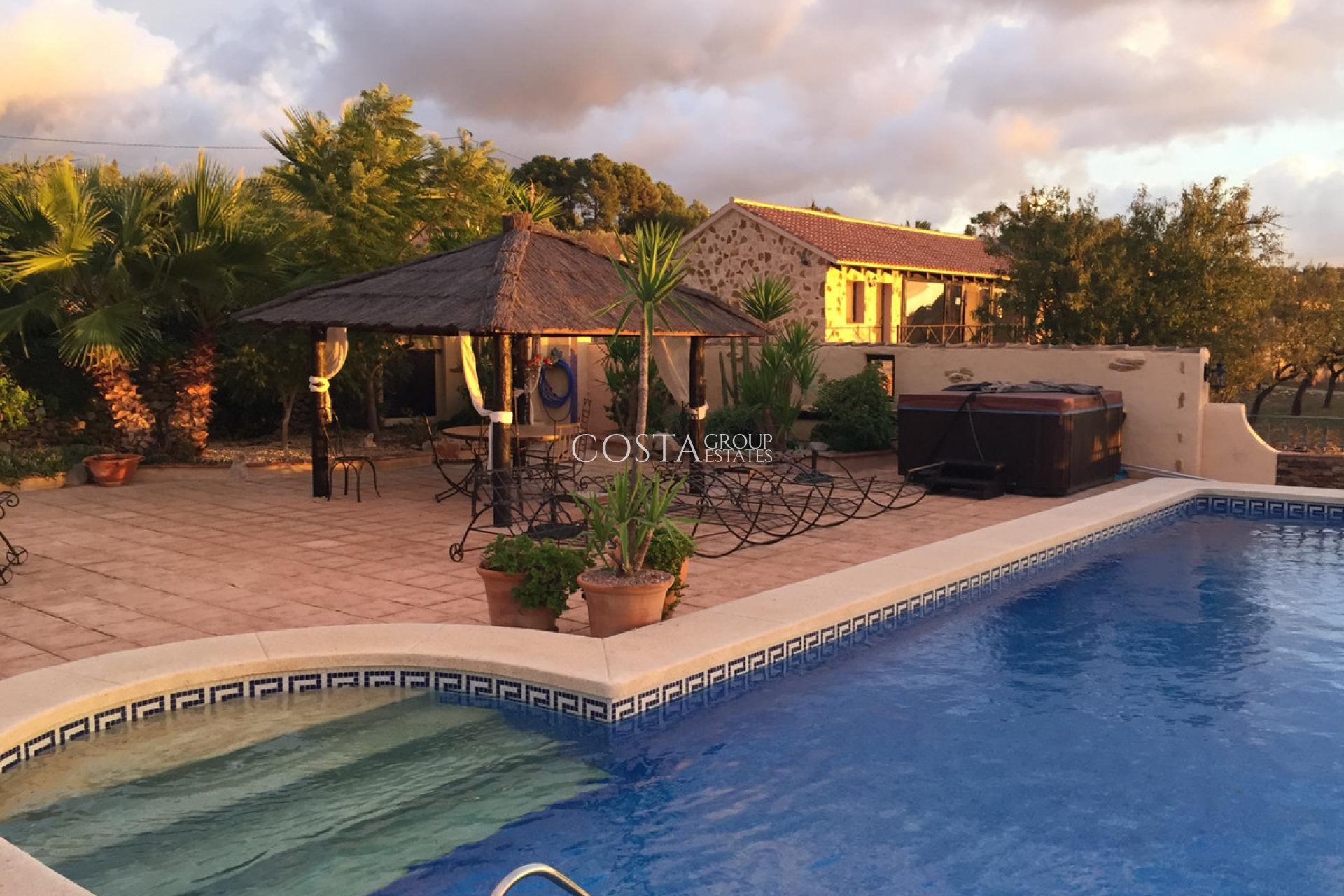 Resale - Villa -
Benissa - Benissa Centro