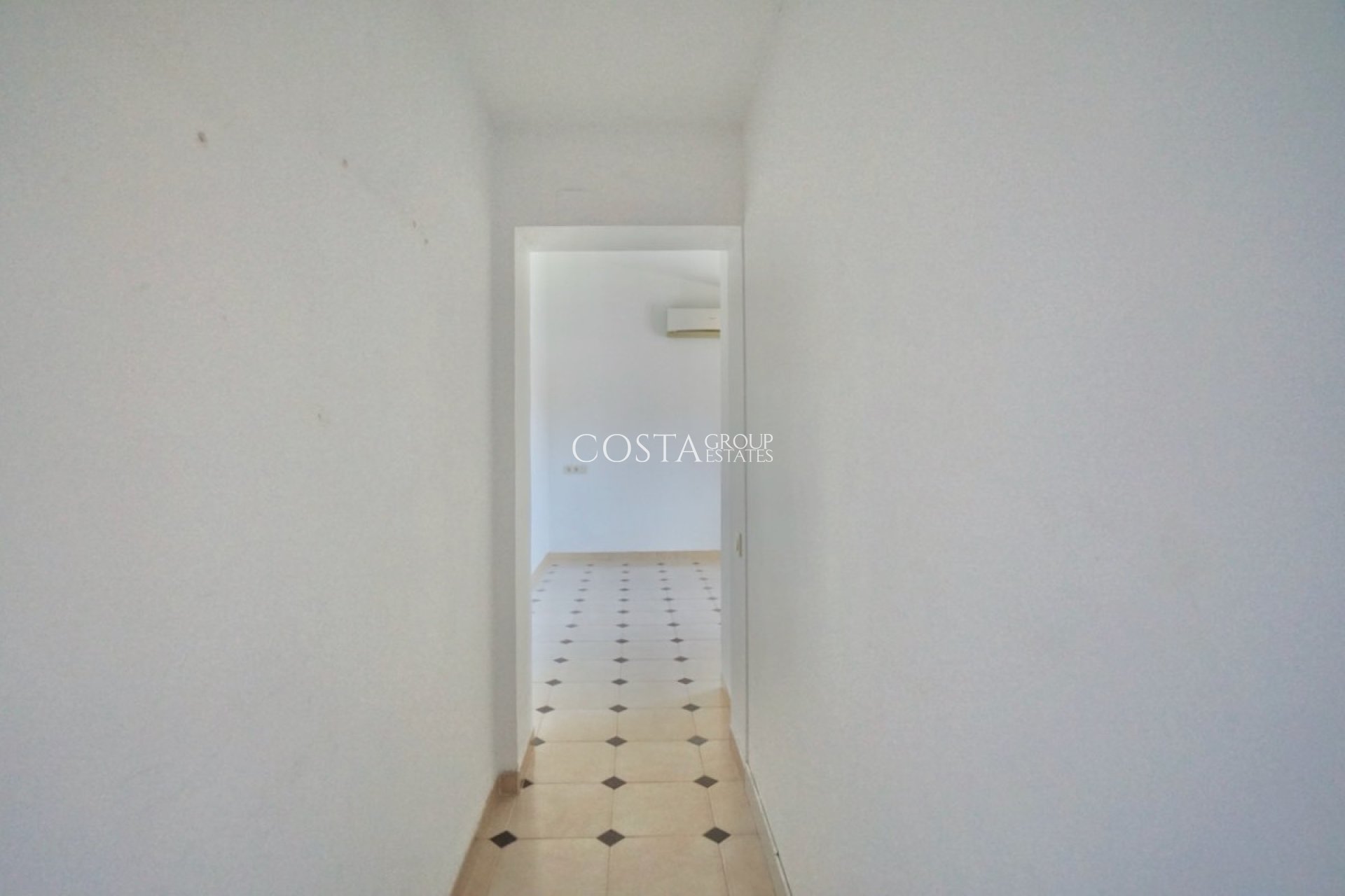 Resale - Villa -
Benissa