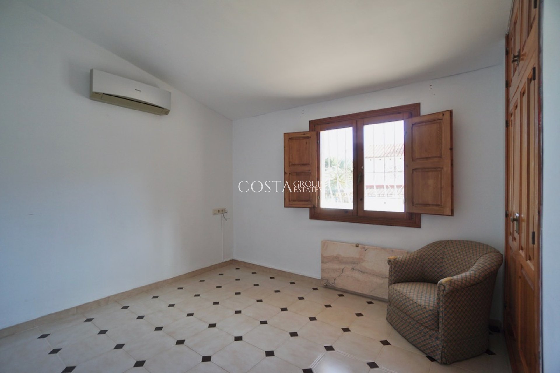 Resale - Villa -
Benissa