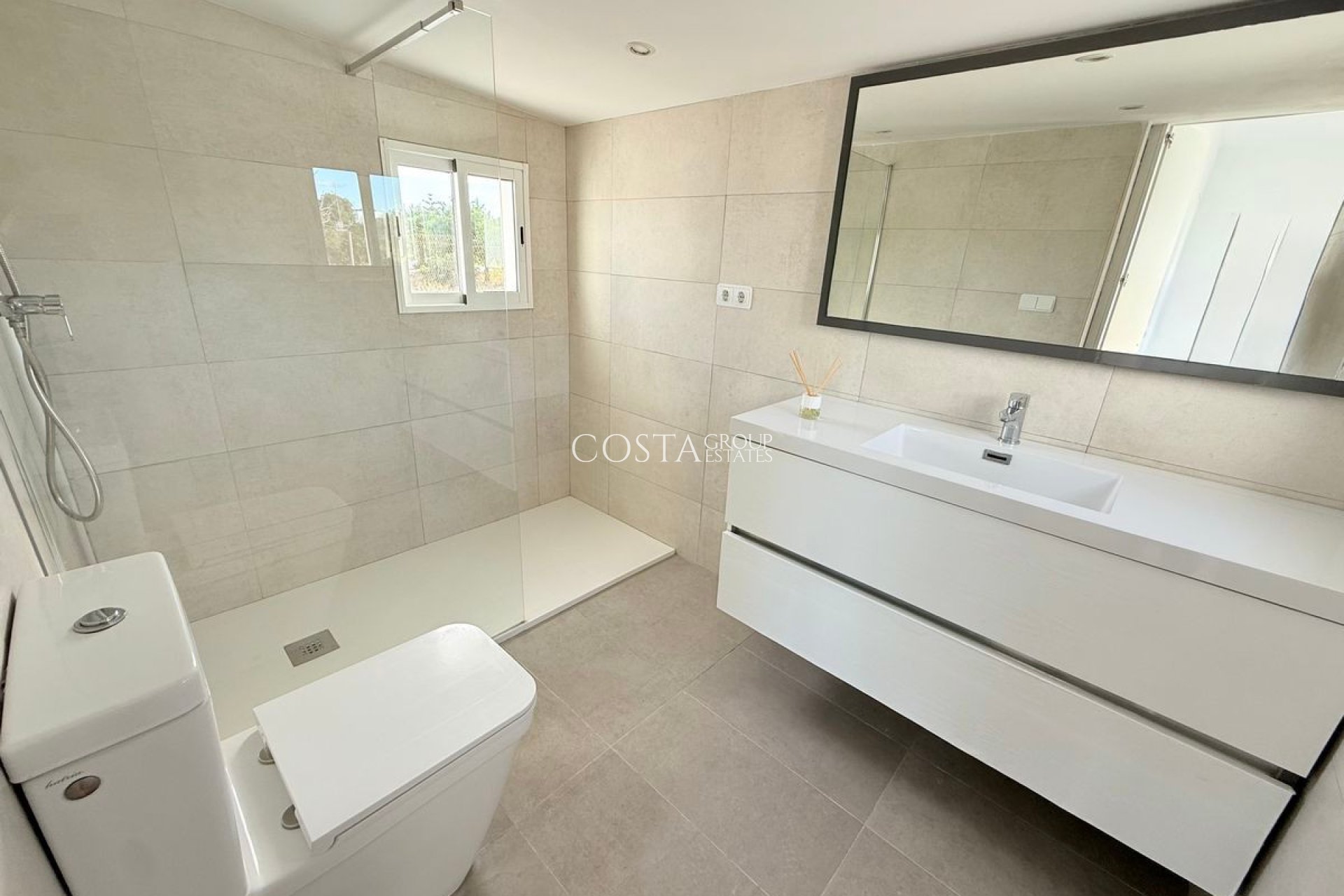 Resale - Villa -
Dolores - Dolores Centro