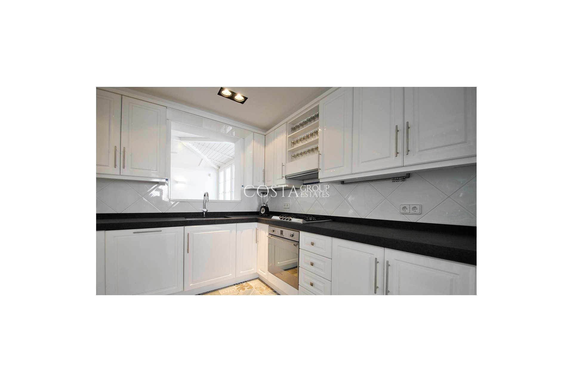 Resale - Villa -
Elche - La Marina