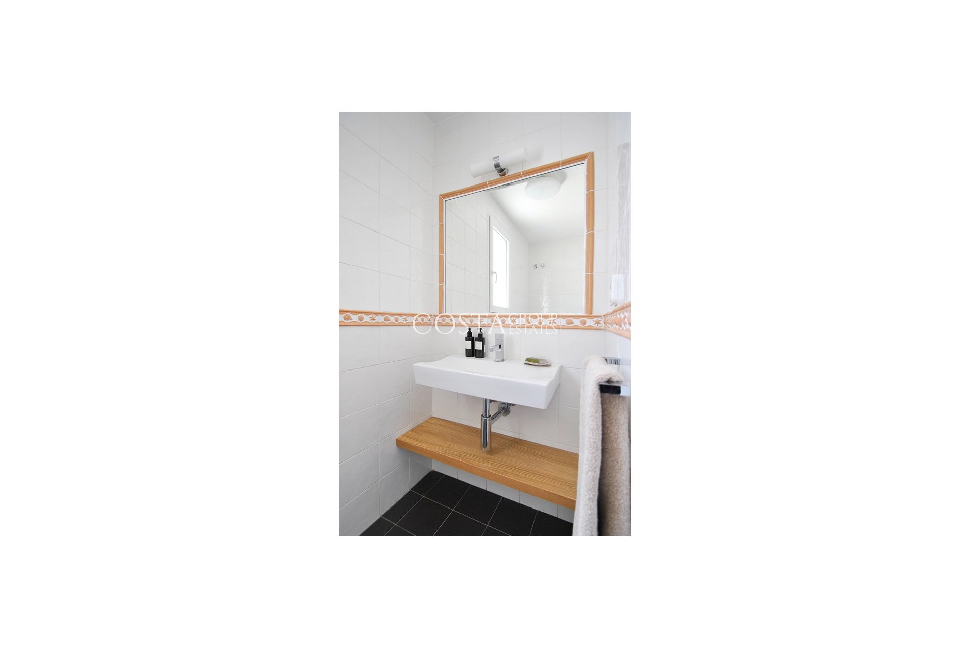 Resale - Villa -
Elche - La Marina