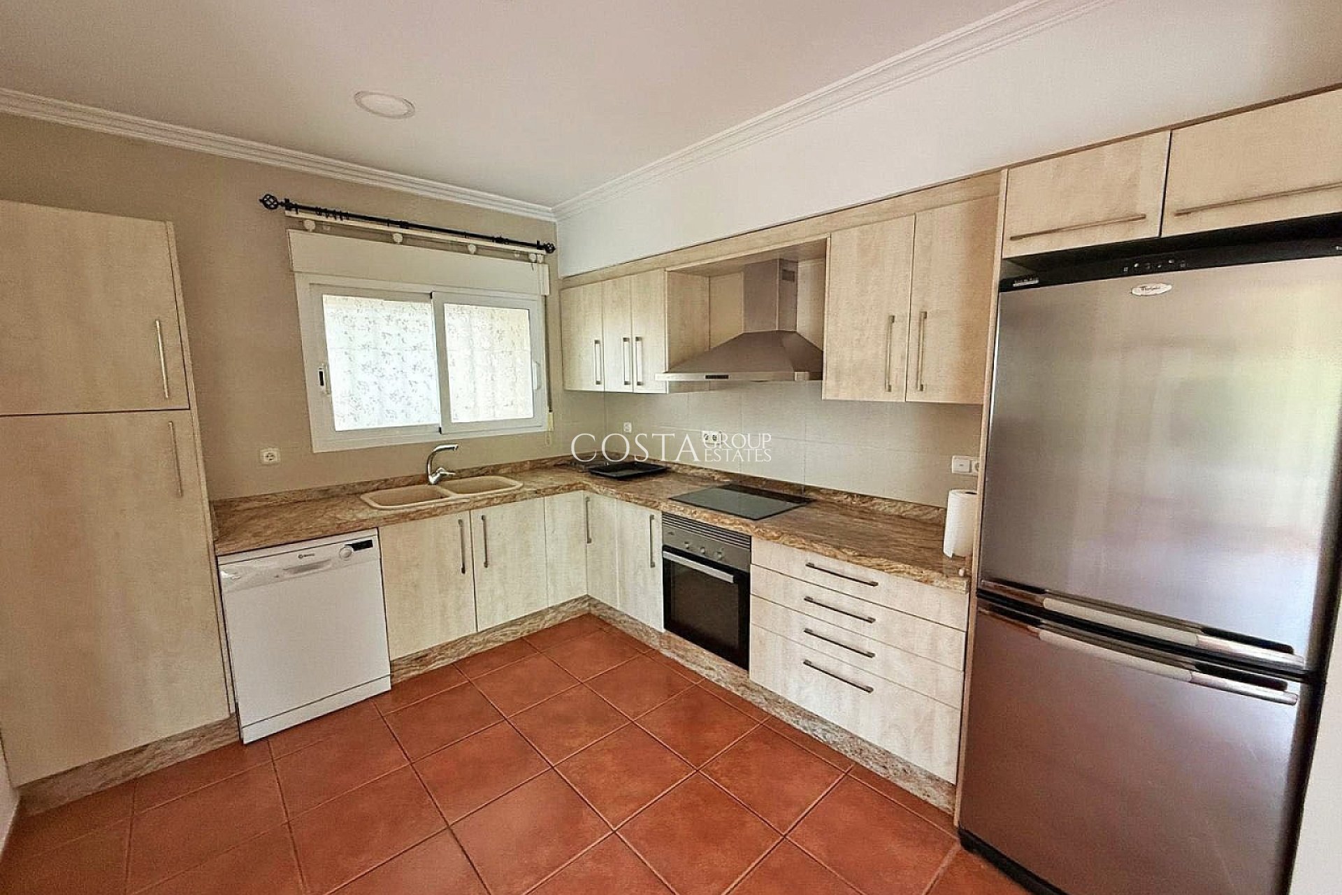 Resale - Villa -
Elda