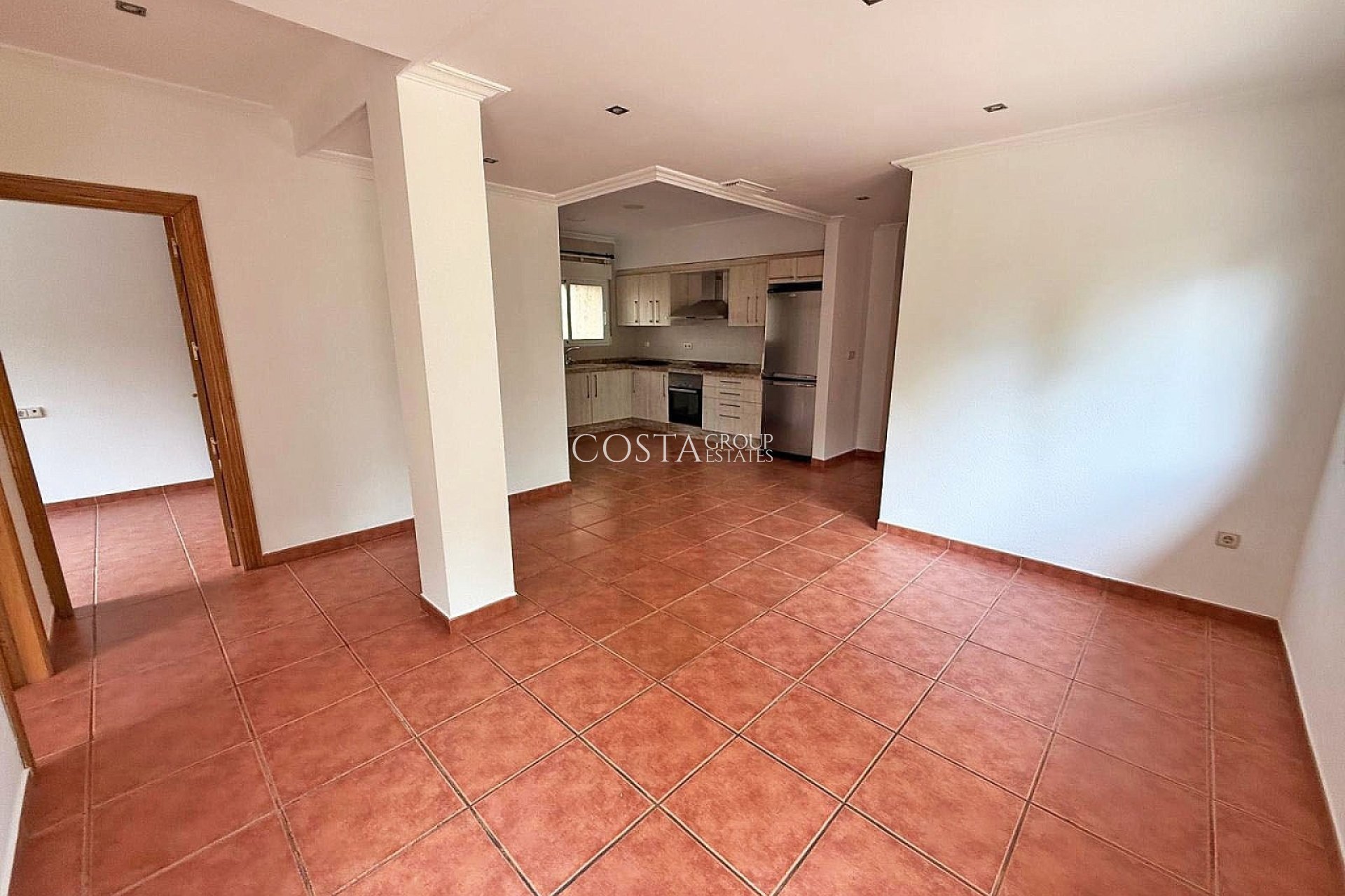 Resale - Villa -
Elda