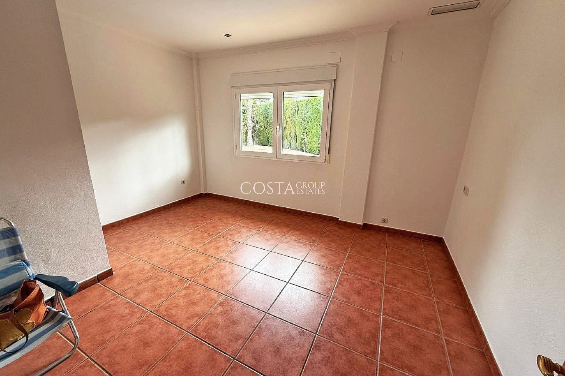 Resale - Villa -
Elda