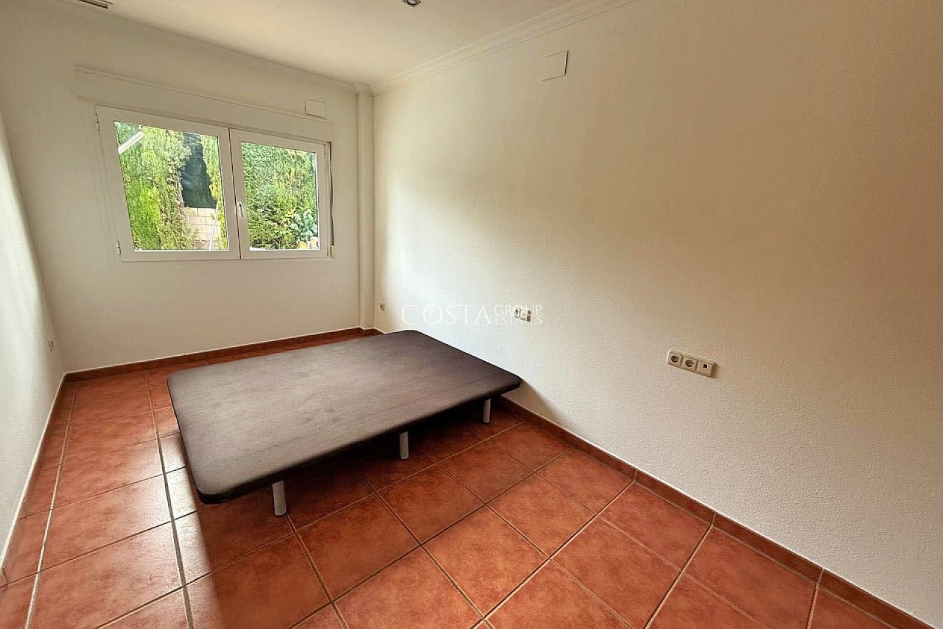 Resale - Villa -
Elda