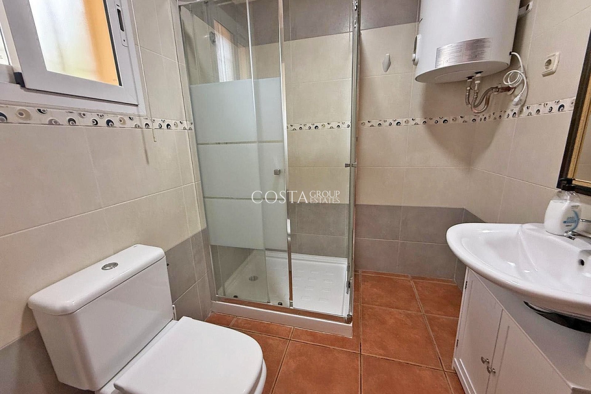 Resale - Villa -
Elda