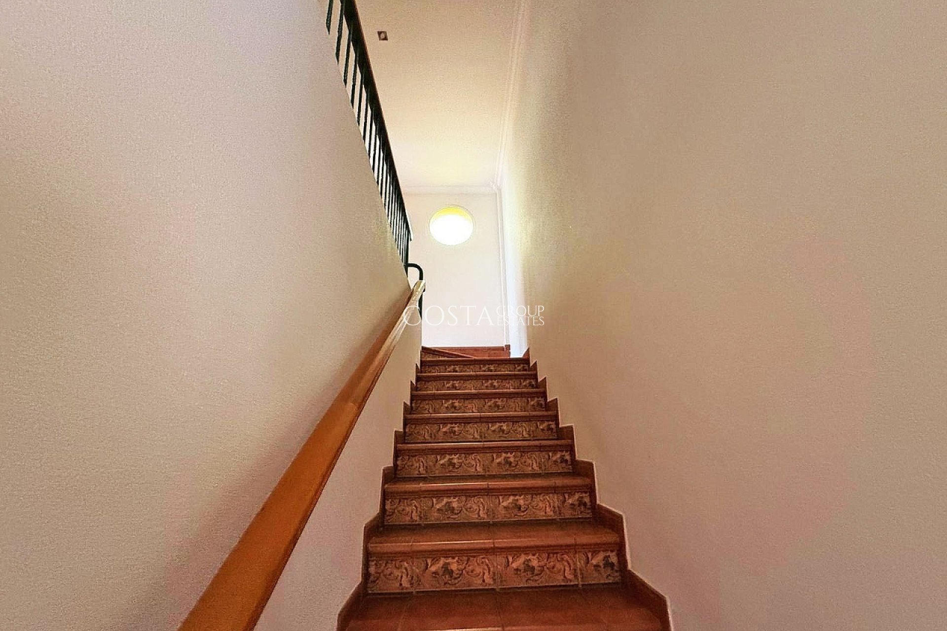 Resale - Villa -
Elda