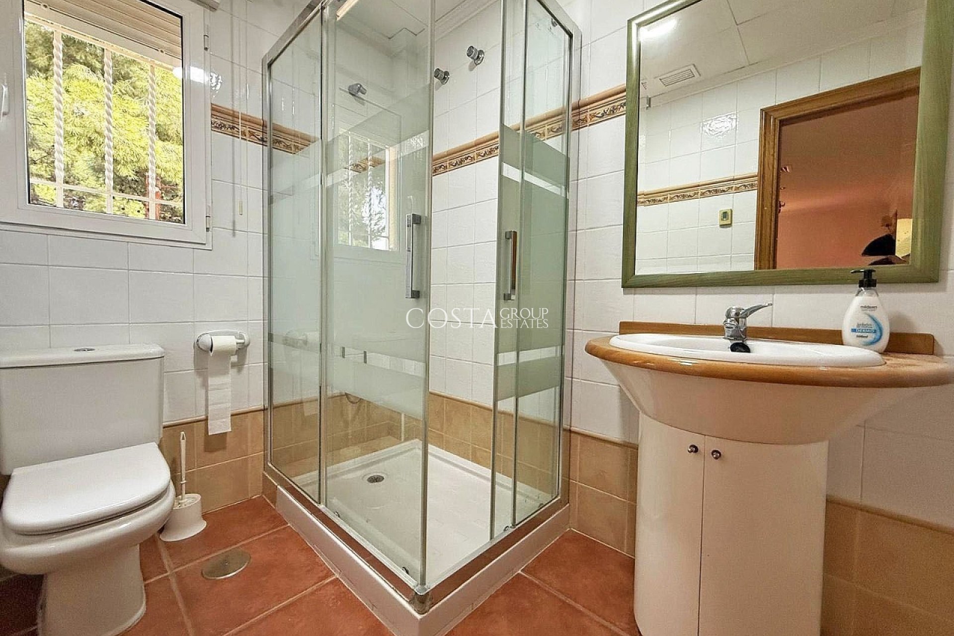 Resale - Villa -
Elda