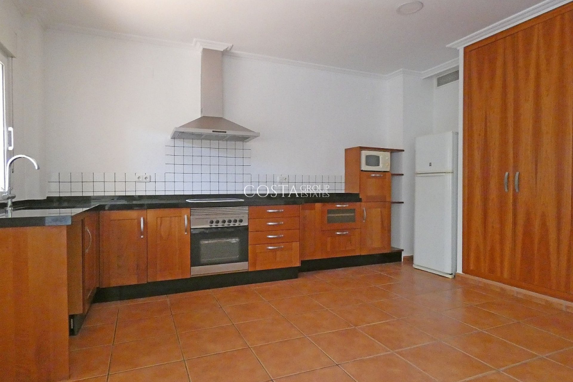 Resale - Villa -
Elda