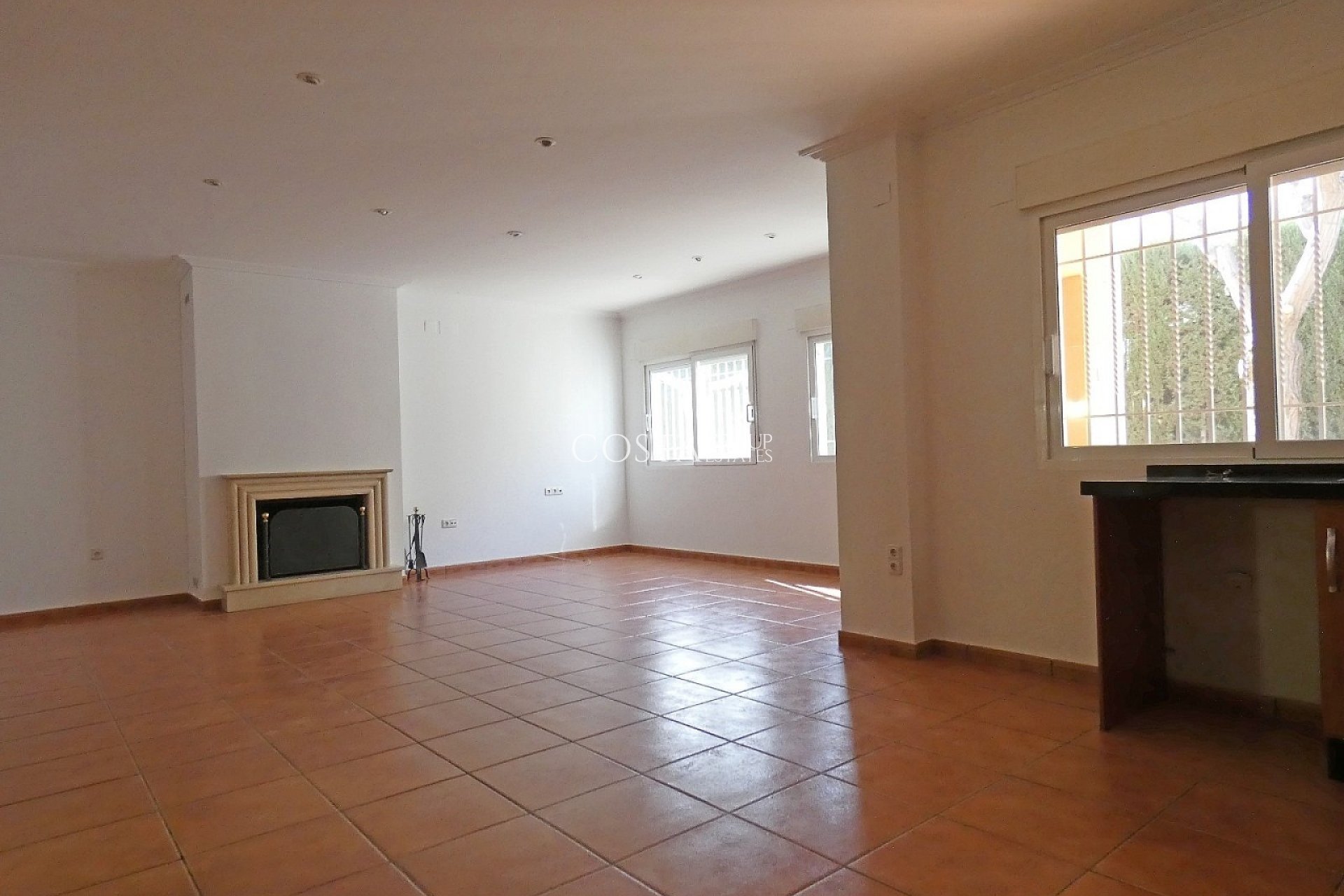 Resale - Villa -
Elda