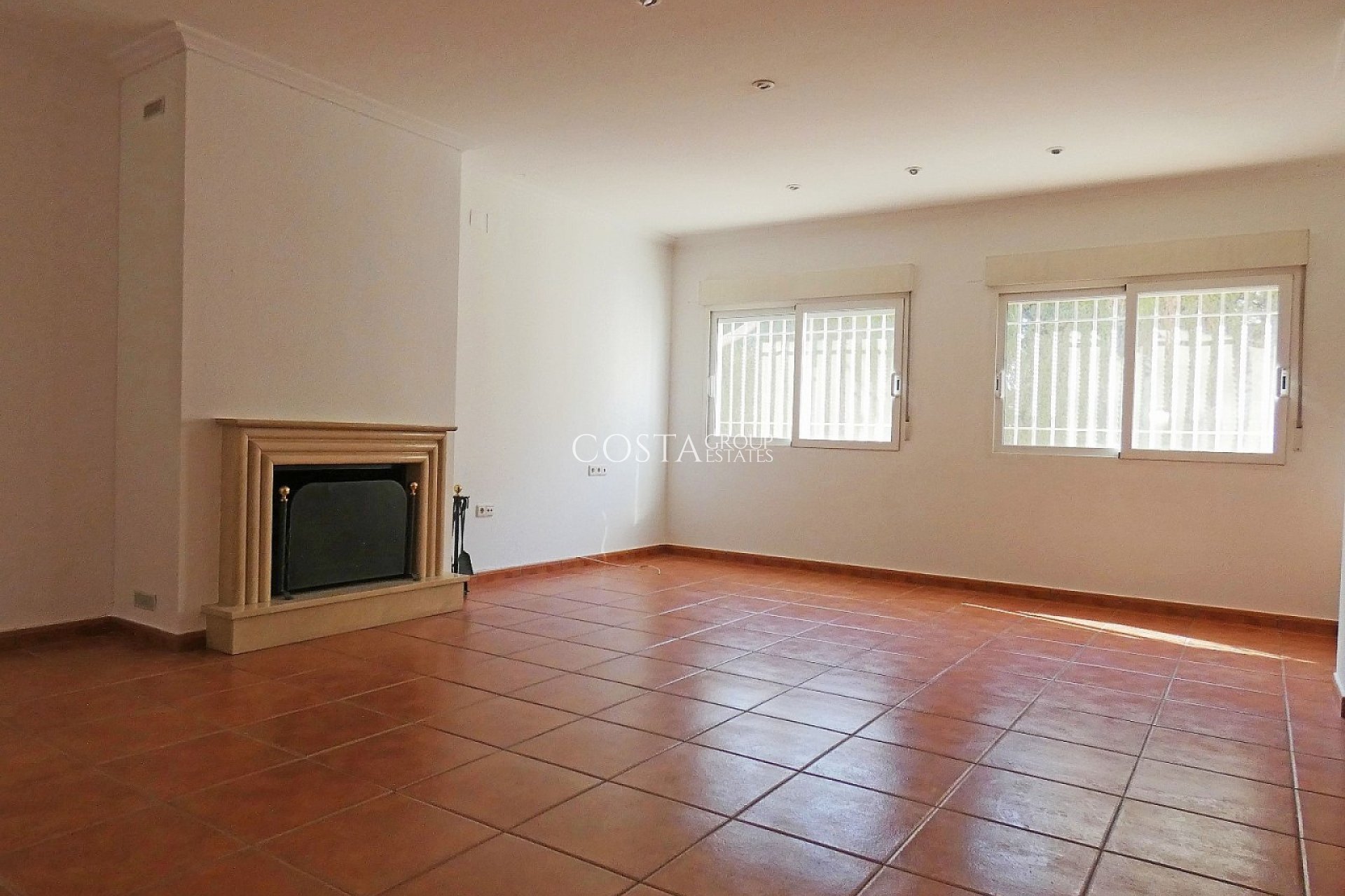 Resale - Villa -
Elda