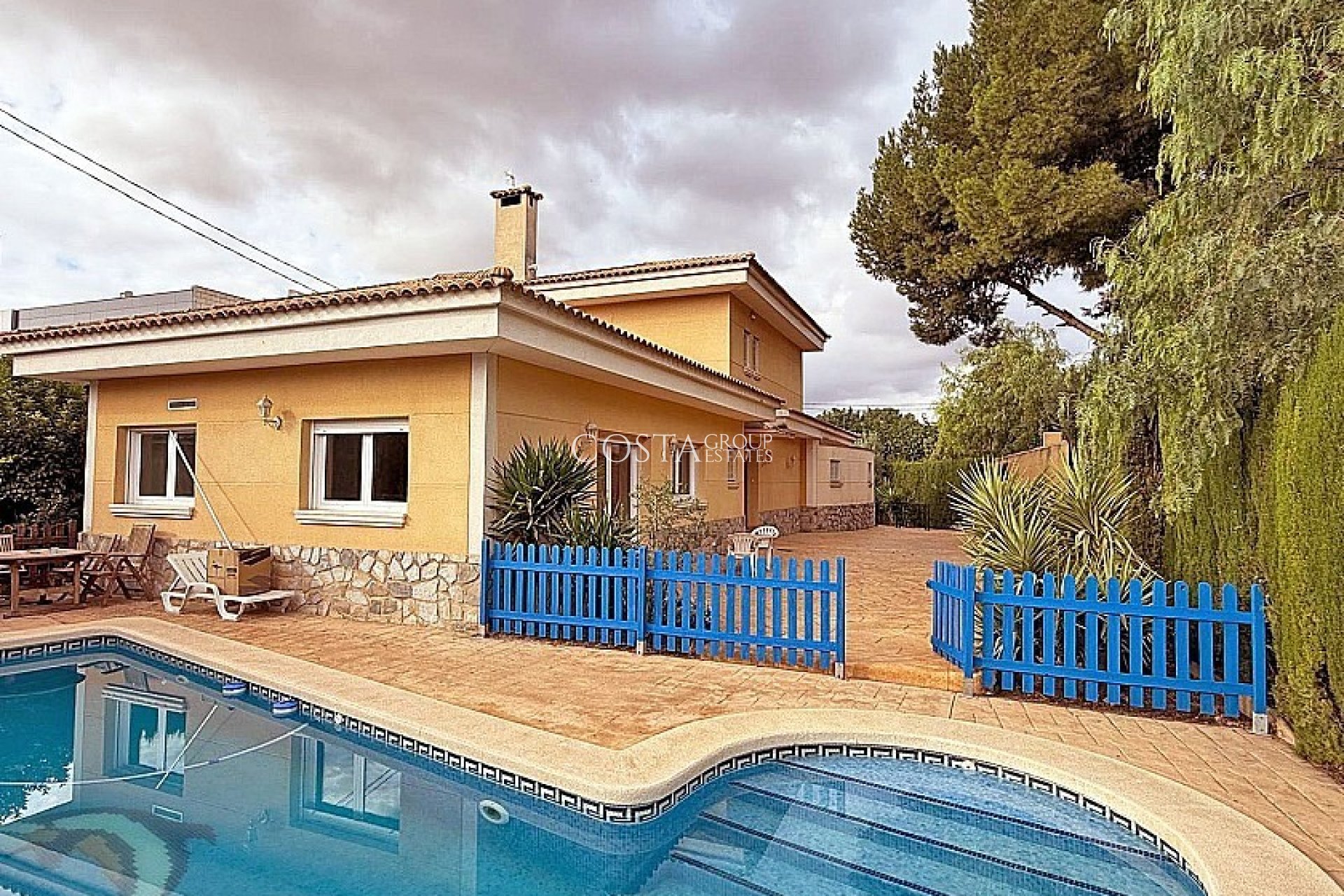 Resale - Villa -
Elda