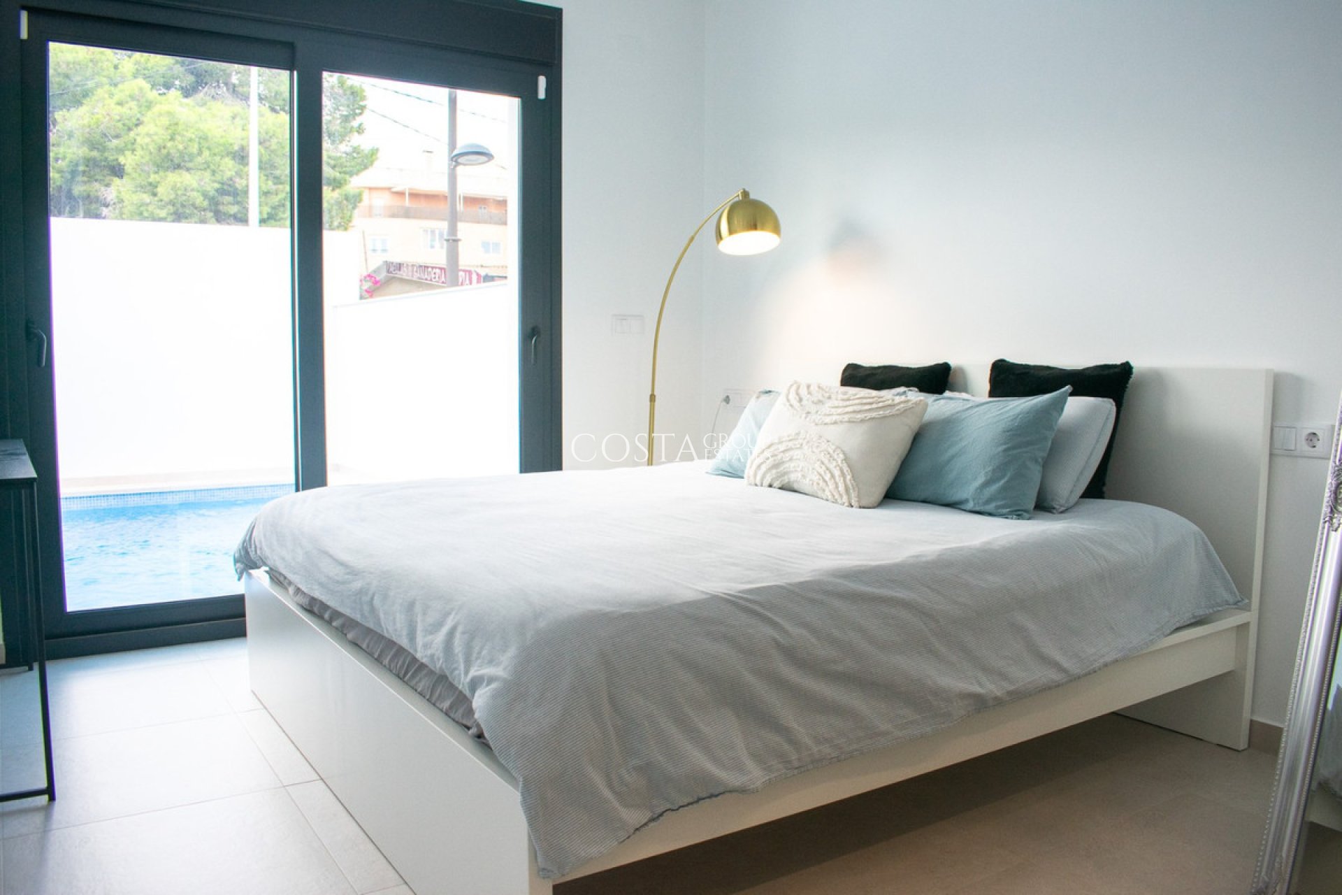 Resale - Villa -
Formentera de Segura