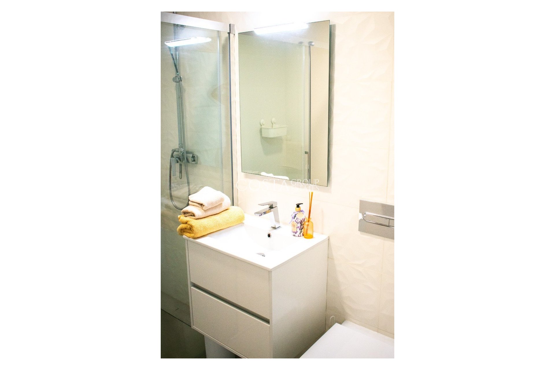 Resale - Villa -
Formentera de Segura