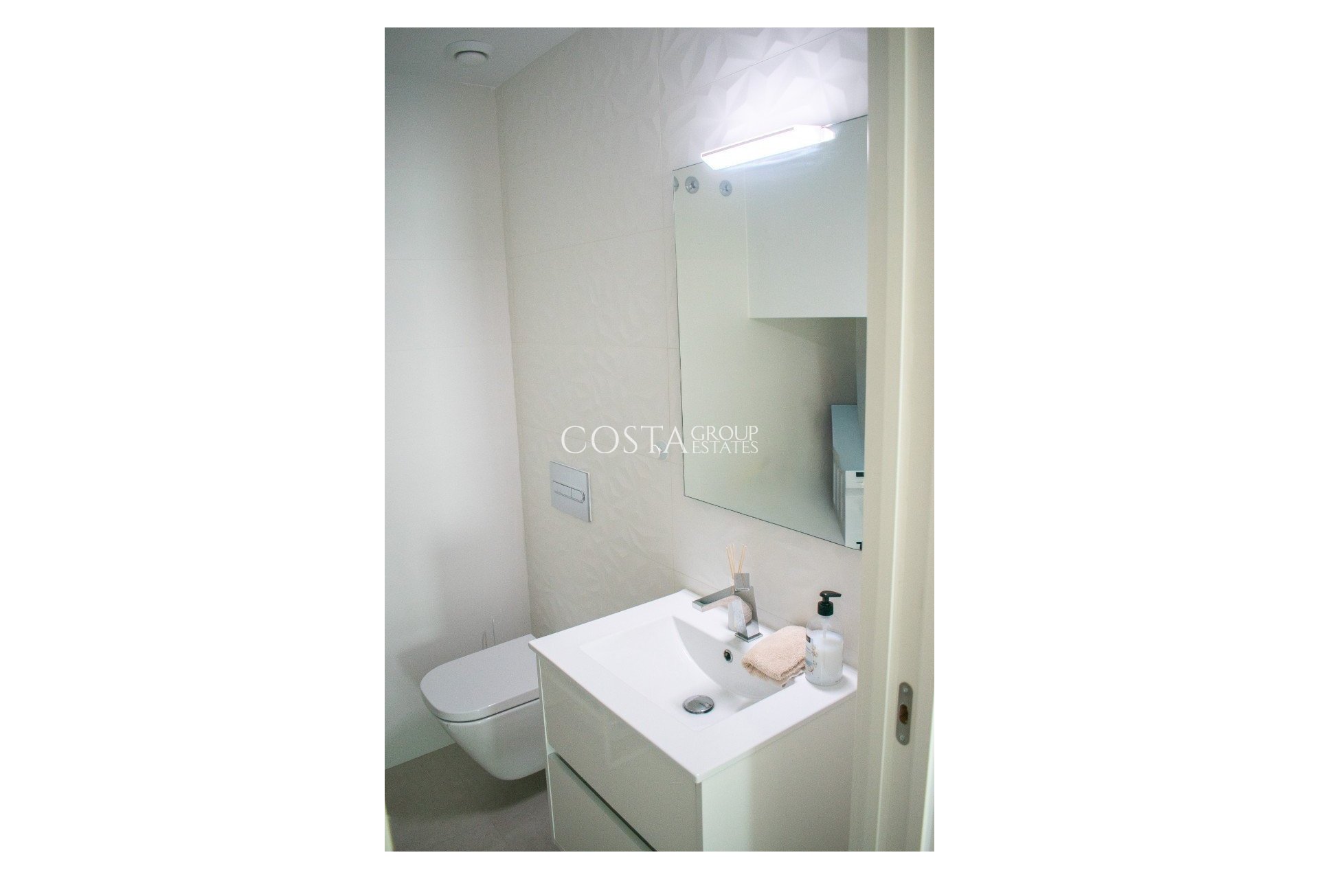 Resale - Villa -
Formentera de Segura