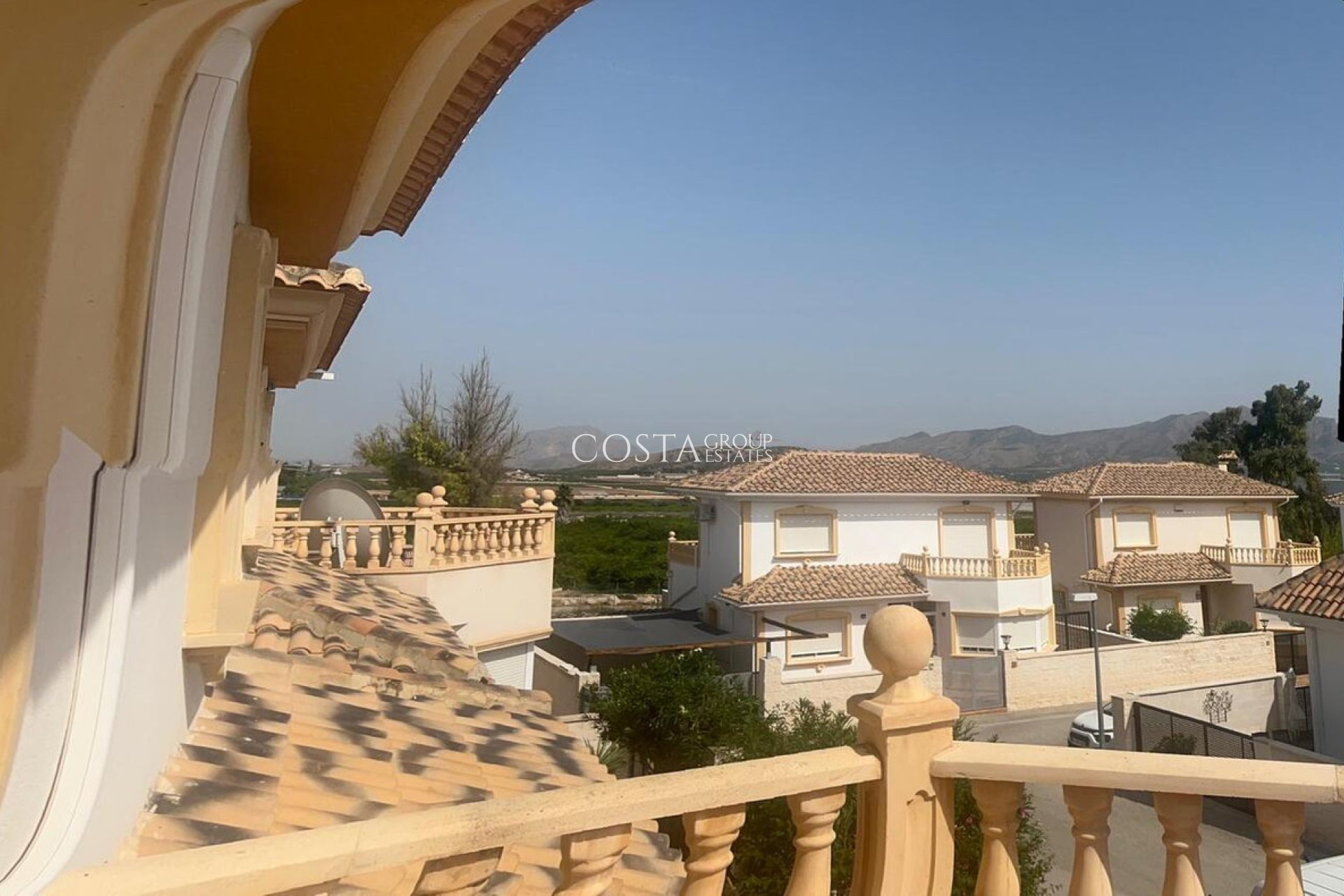 Resale - Villa -
Fortuna - El Reloj