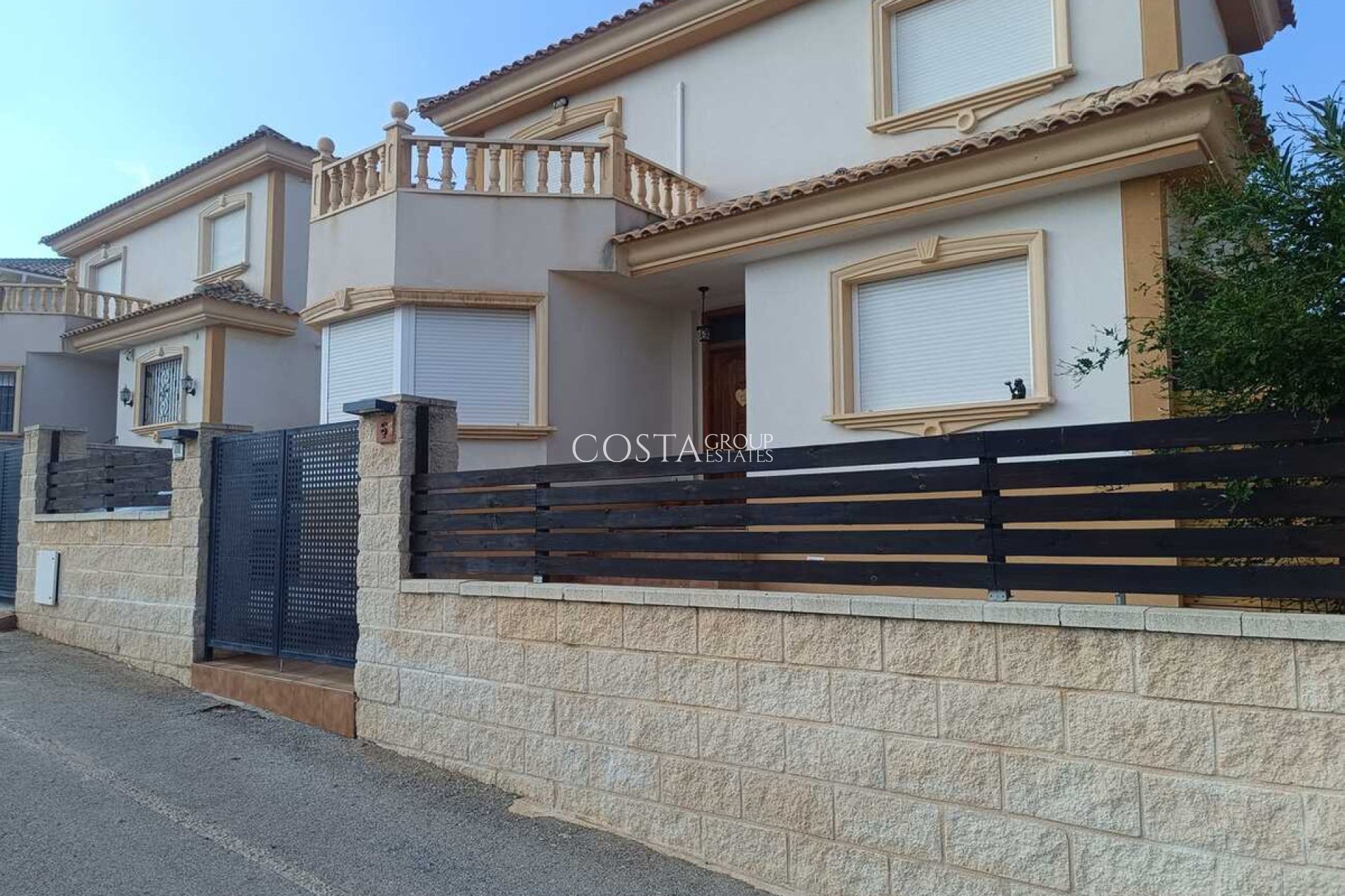 Resale - Villa -
Fortuna - El Reloj