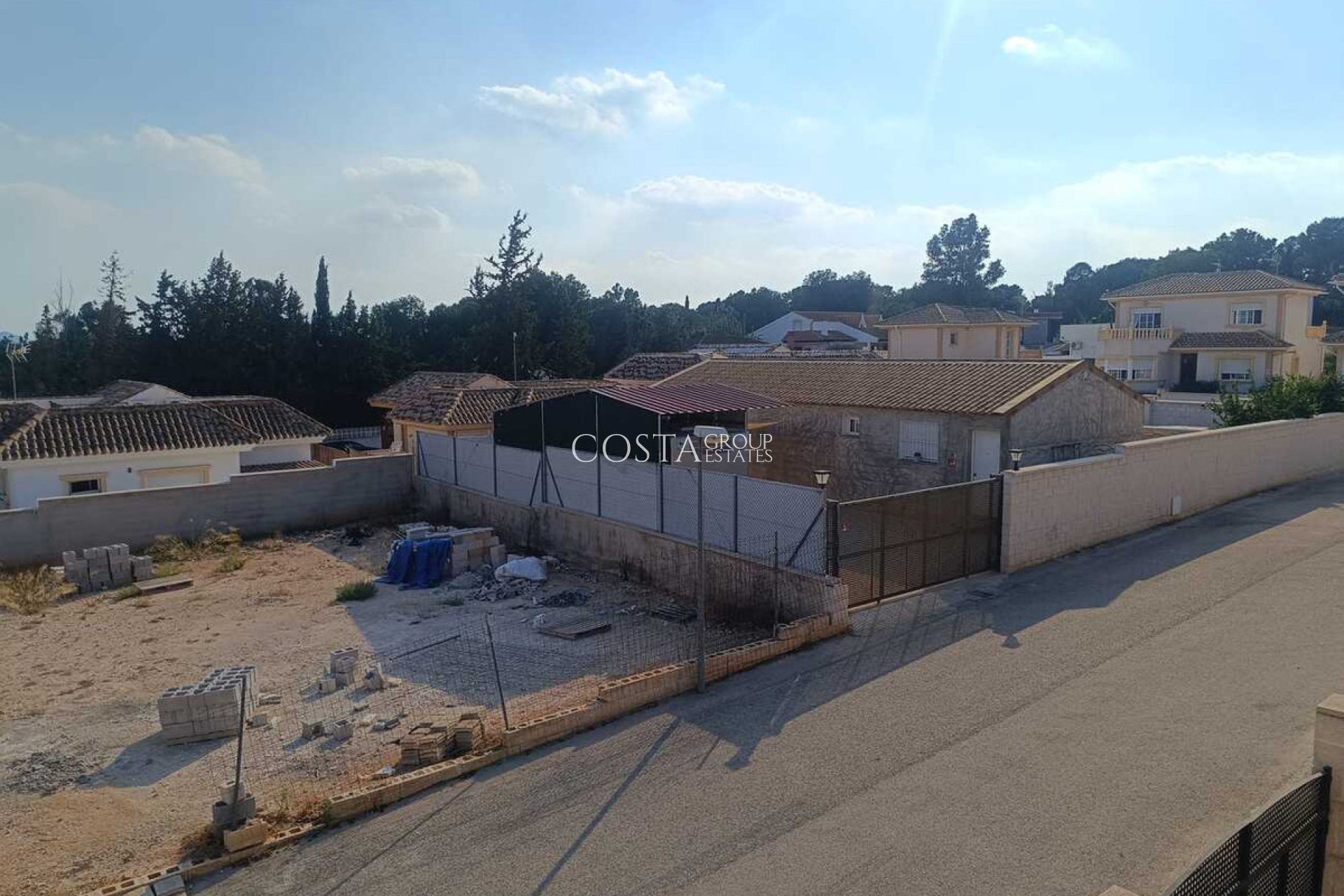 Resale - Villa -
Fortuna - El Reloj