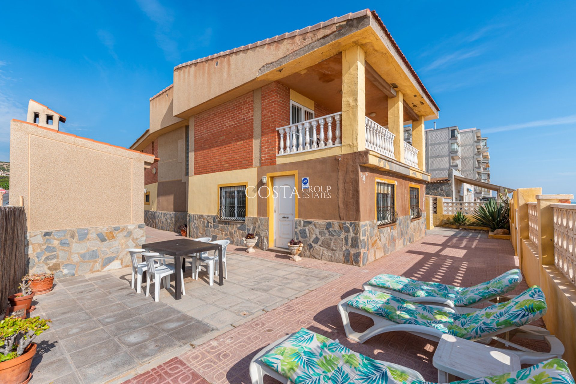Resale - Villa -
Guardamar del Segura - Guardamar del Segura Centro