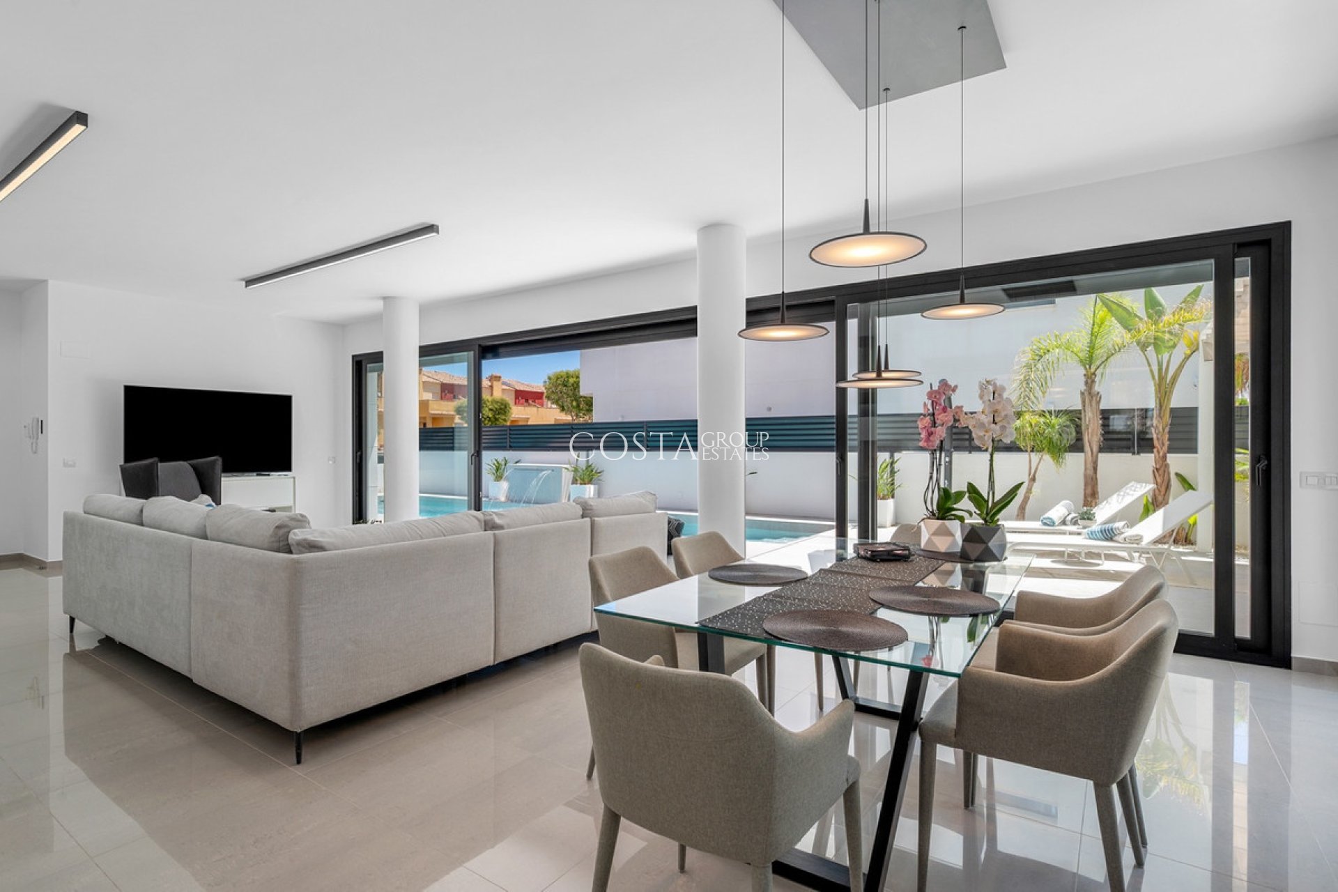 Resale - Villa -
Guardamar del Segura - Guardamar del Segura Centro